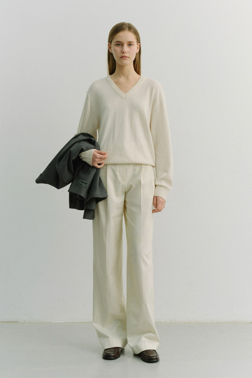 Dunst Unisex Soft V-Neck Sweater Ivory