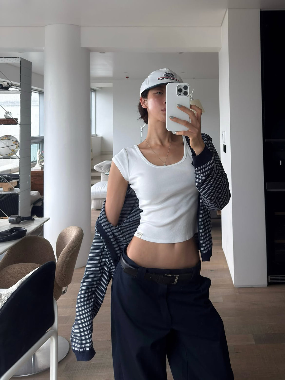 GLOWNY G Deep Scoop Tee (White)