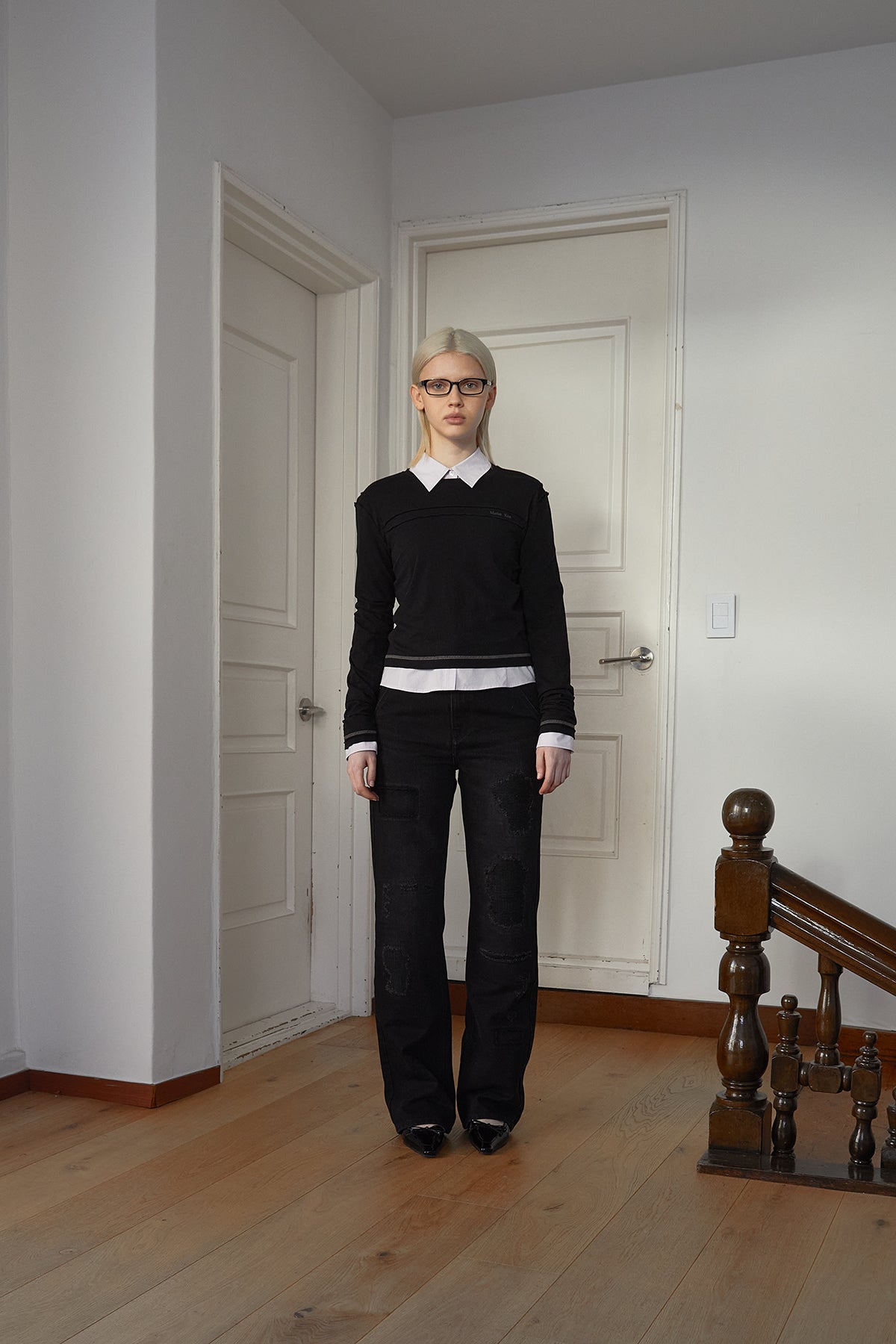 [matinkim] CUT LINE DETAIL LONG SLEEVE LOGO TOP IN BLACK