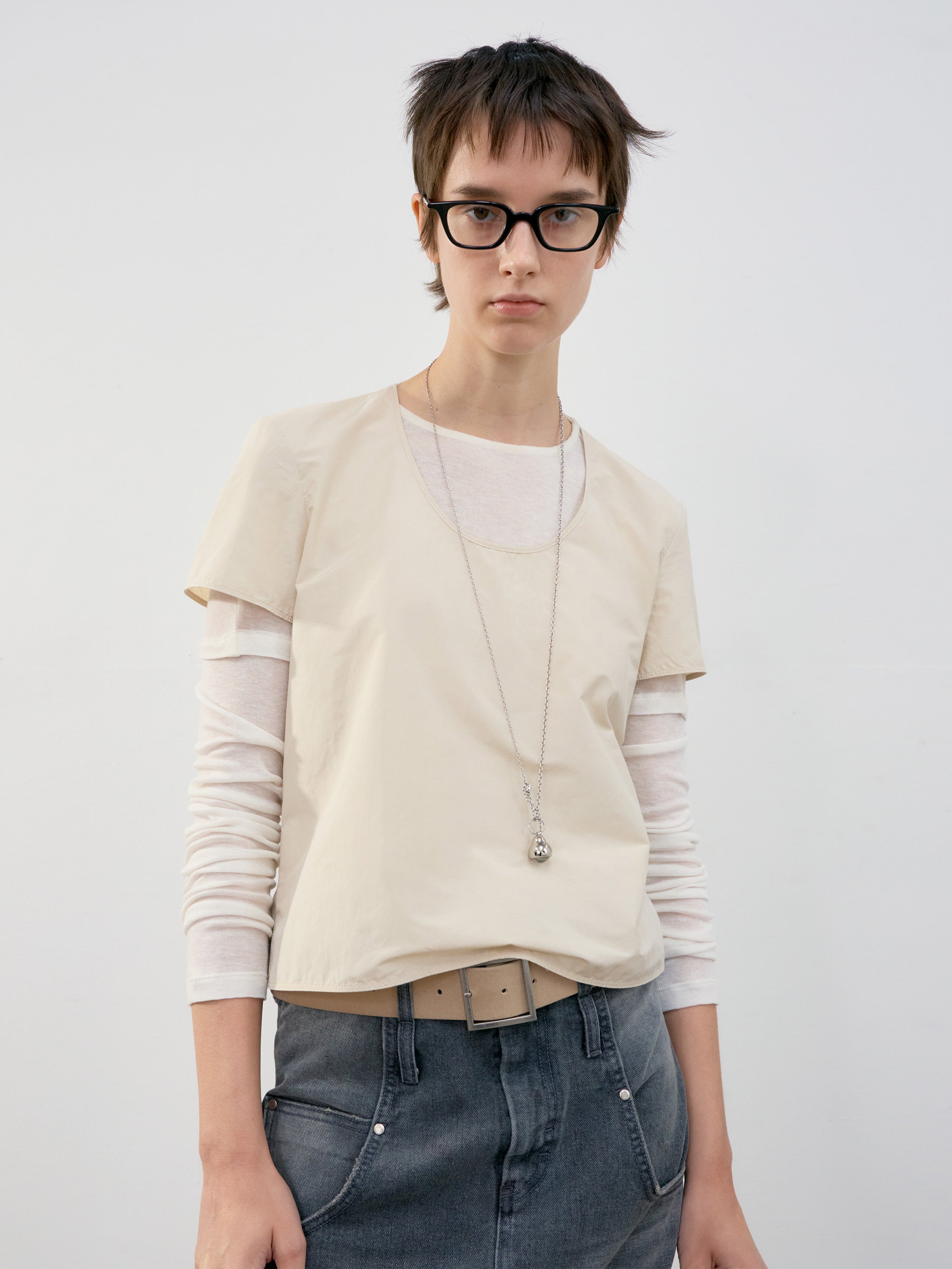 Low Classic U-Neck Logo Blouse Beige