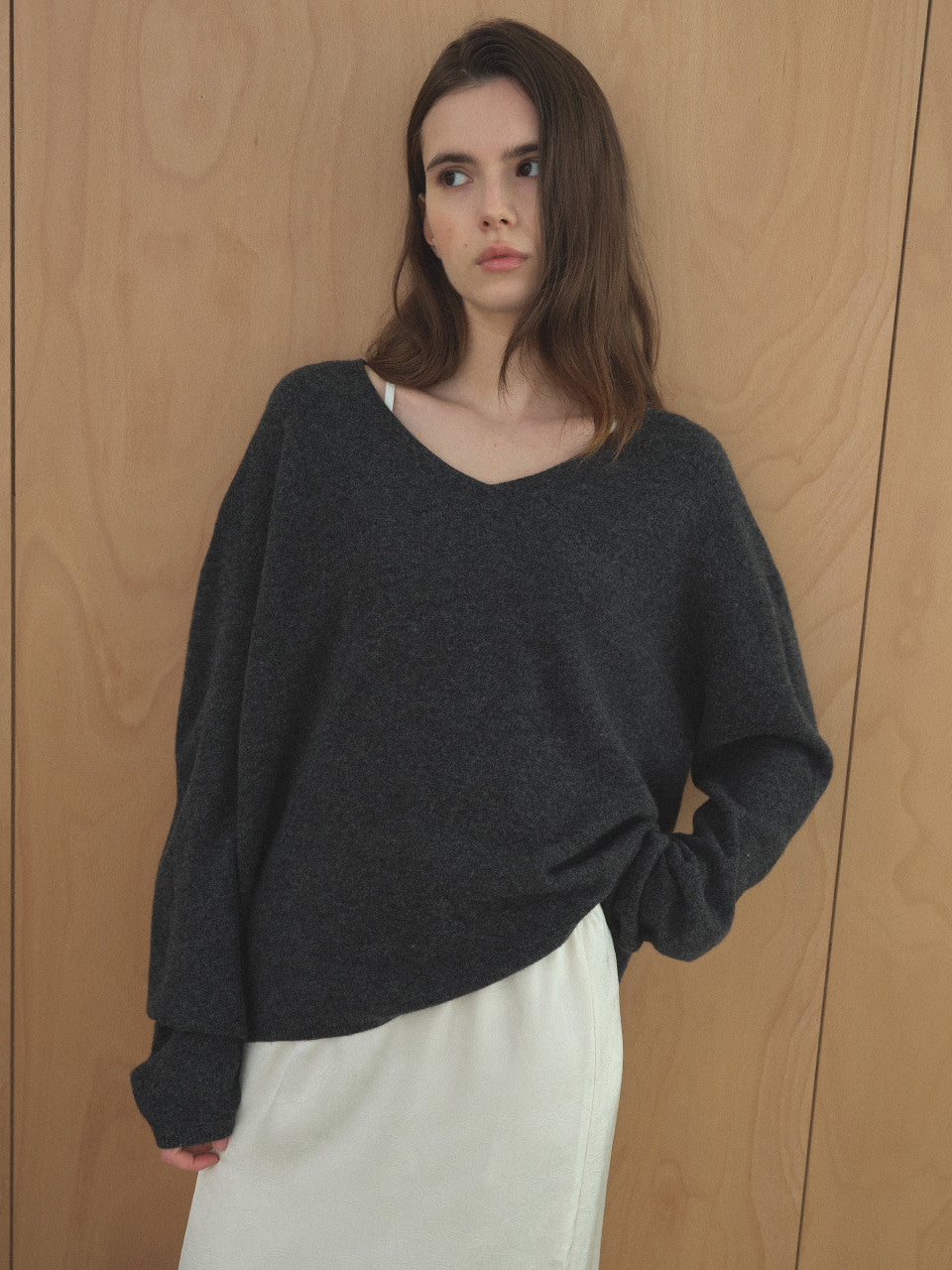 Tillidie Cashmere Blended V-Neck Wool Knit Charcoal