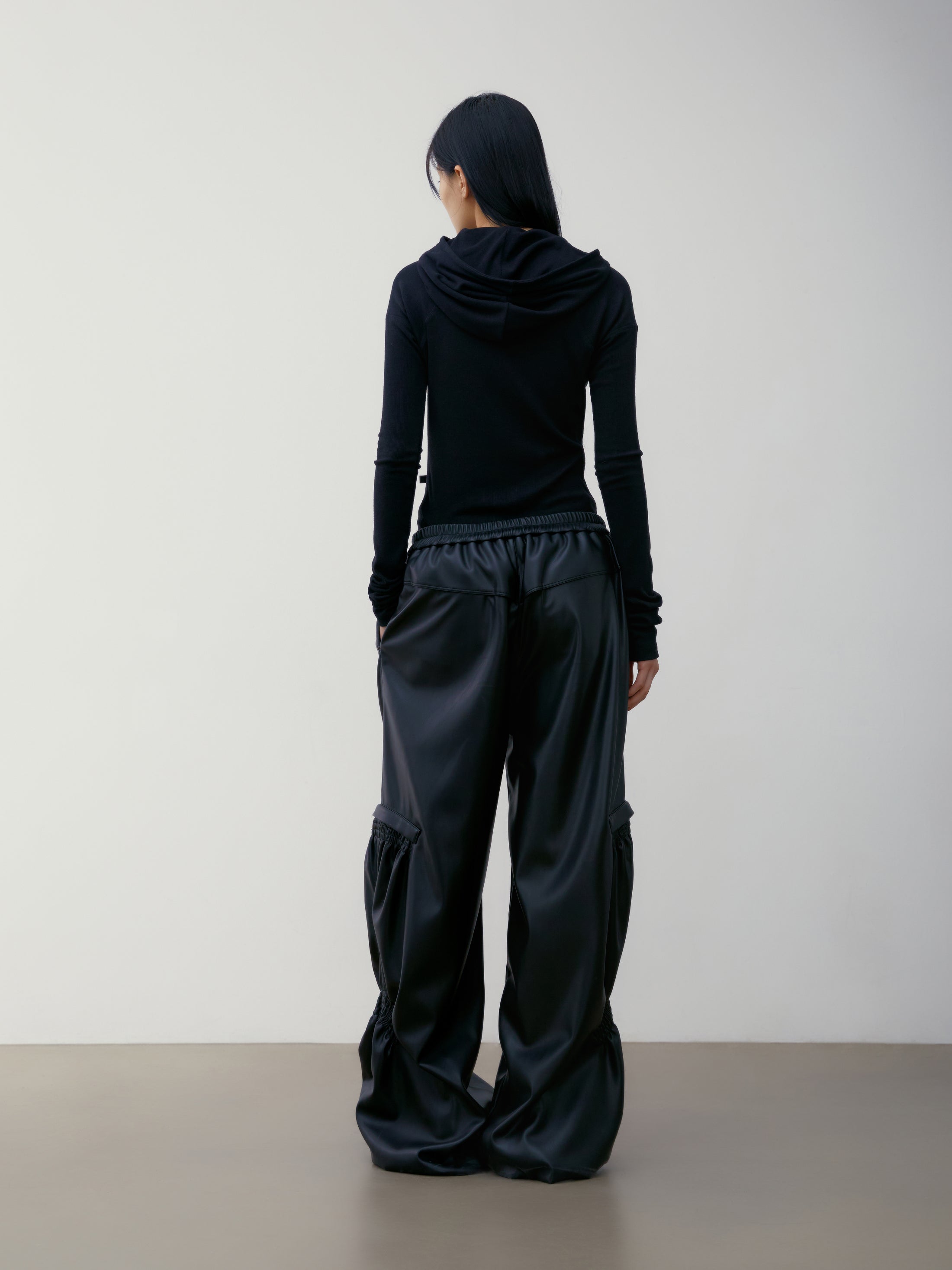 [low_classic] SHIRRING VOLUME LEATHER PANTS
BLACK