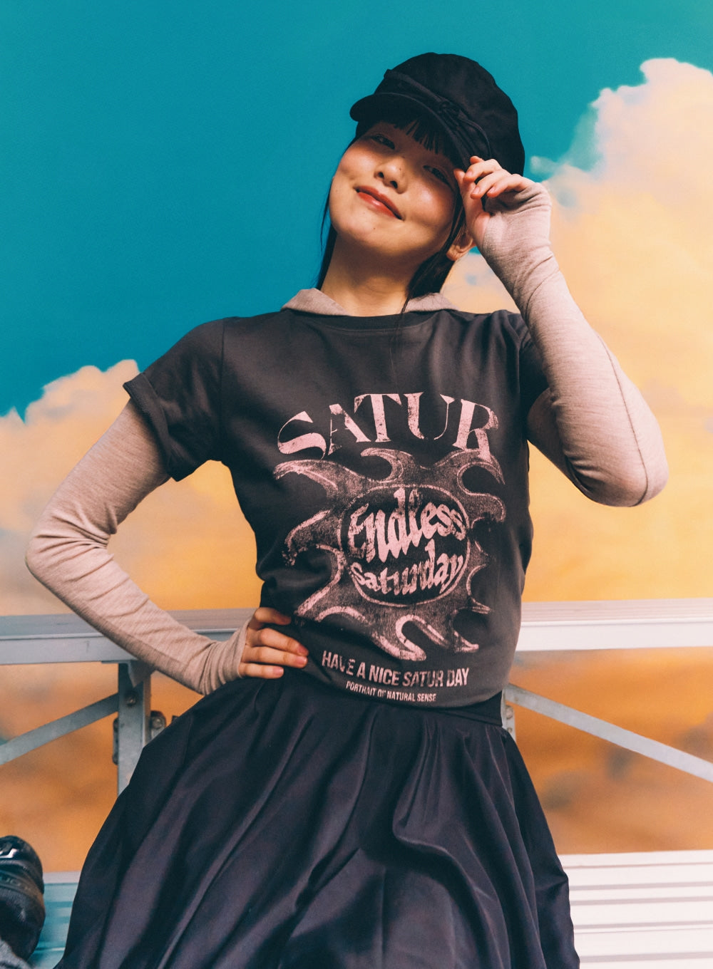 [satur] Exclusive (W) Sun Retro Graphic T-Shirt - Charcoal Pink