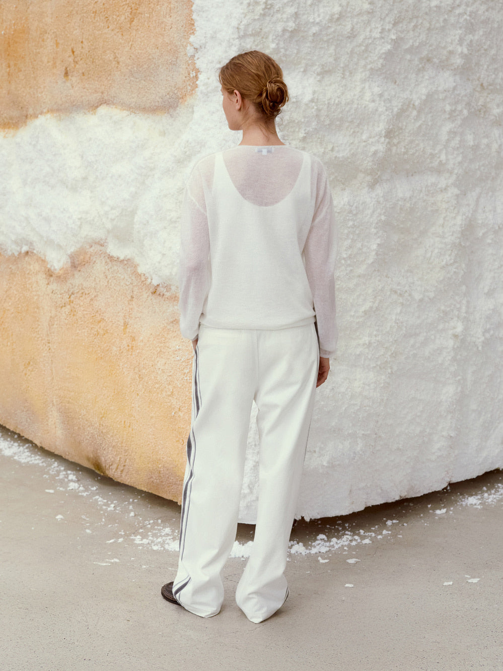 [low_classic] See-Through V-Neck Knit Pullover
White