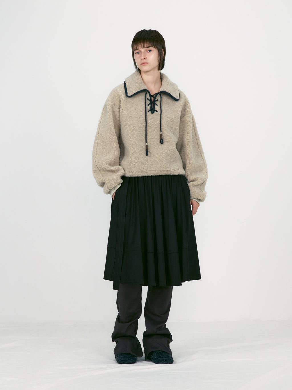 [low_classic] Slit Hem Slim-Fit Pants
Brown