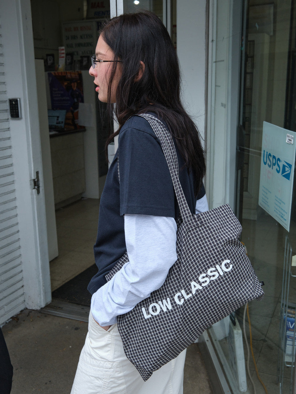 Low Classic Lc Checked Logo Midi Bag Black
