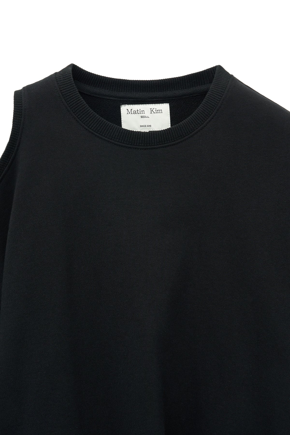 [matinkim] SHOULDER HOLE SWEATSHIRT IN BLACK