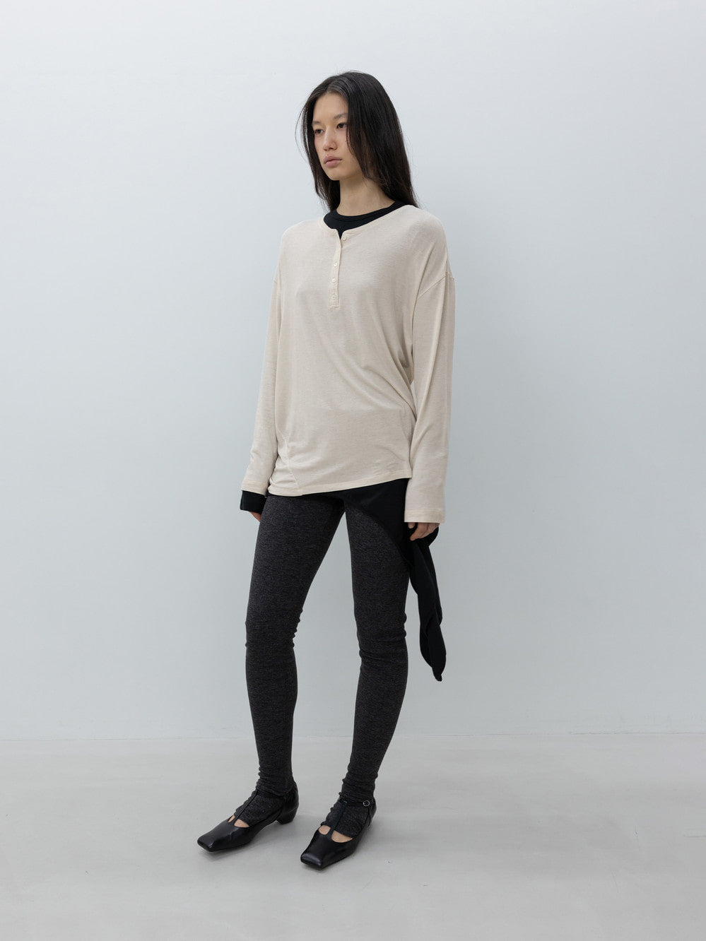 Low Classic Asymmetric Henley Neck Wool T-Shirt Beige