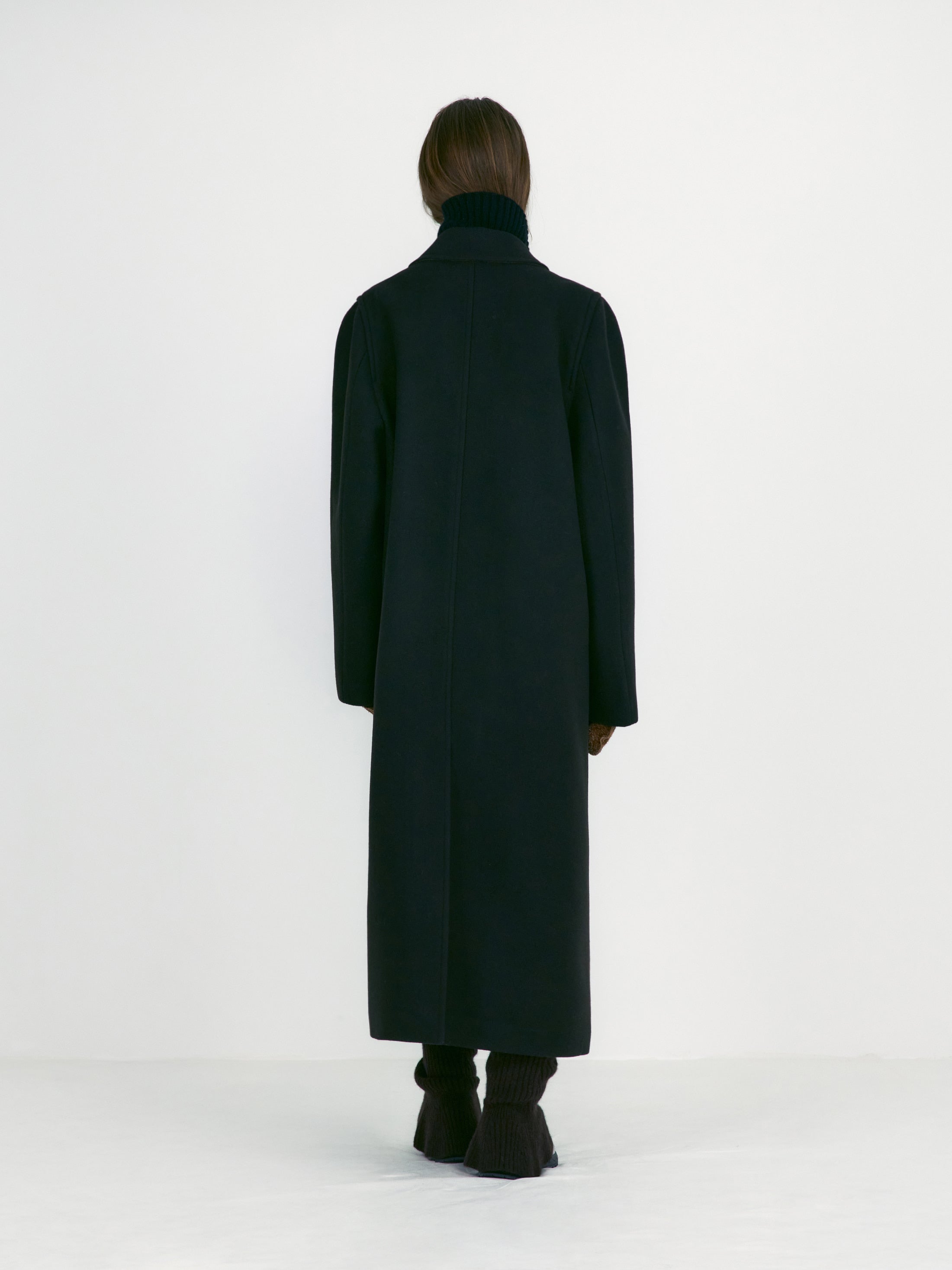 [low_classic] Single-Buttoned Balmacaan Coat
Dark Brown