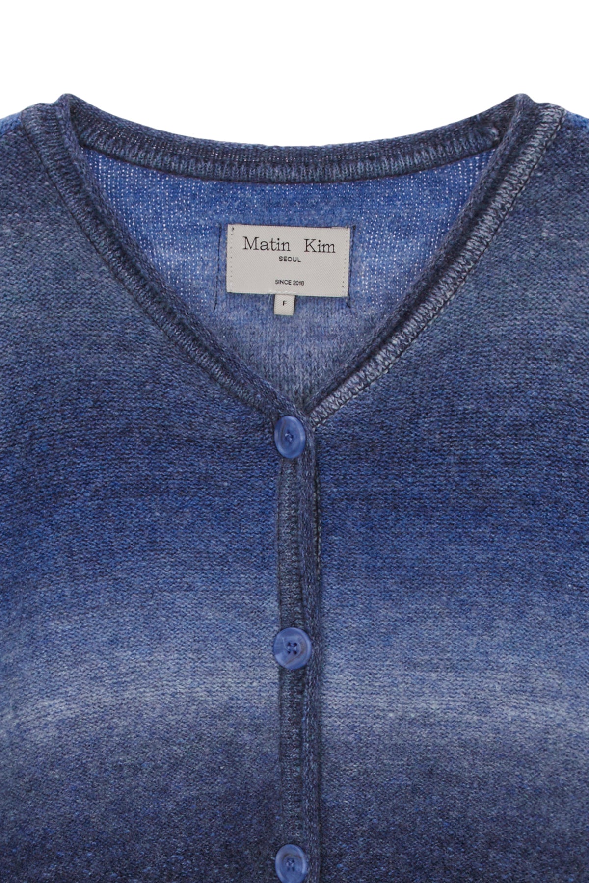 [matinkim] COZY GRADATION CARDIGAN IN NAVY