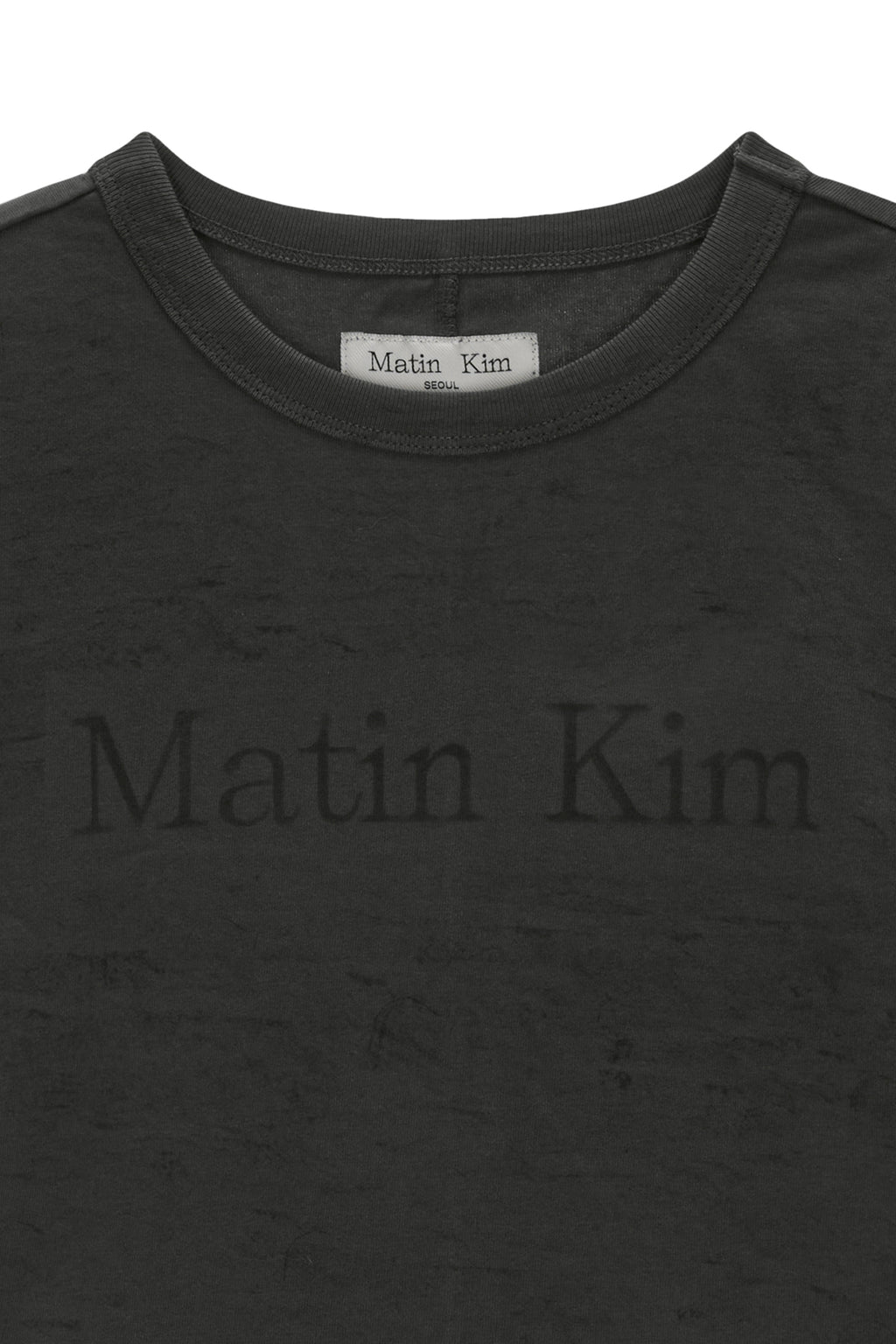 [matinkim] STENCIL PRINTING LOGO CROP TOP IN CHARCOAL