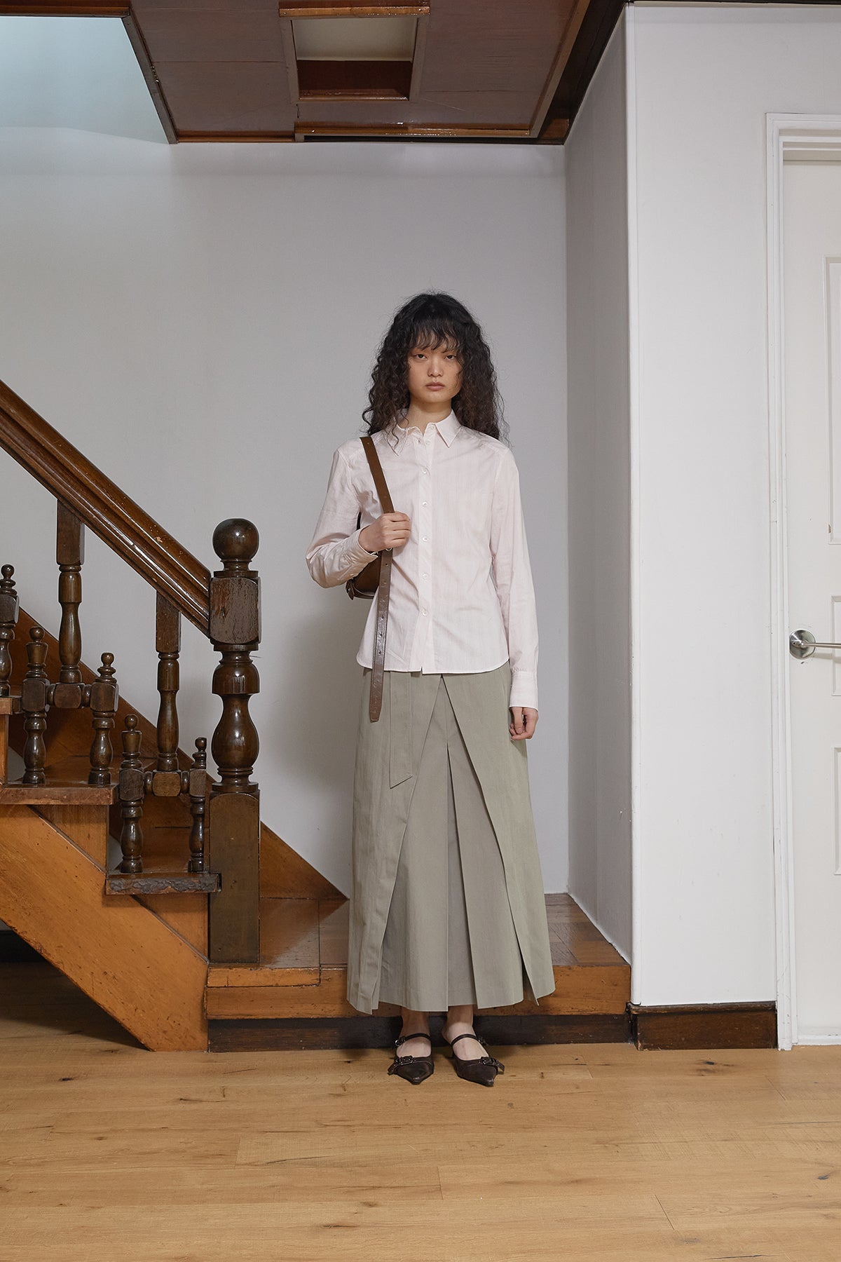 [matinkim] CUFFS BUTTON POINT STRIPE SHIRT IN LIGHT PINK