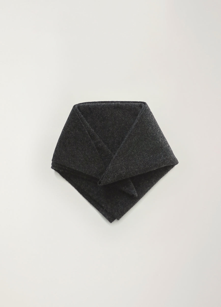 Nothing Written Triangle cashmere muffler (Charcoal)