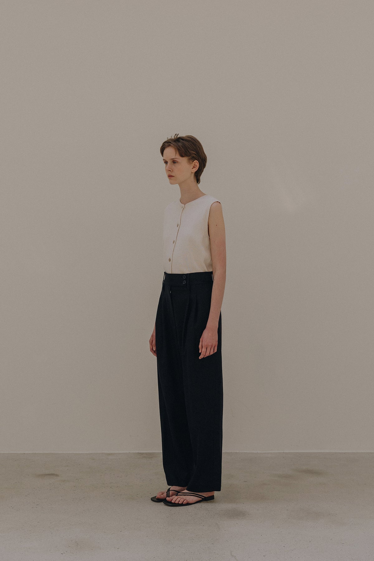 Nothing Written Two tuck wool pants (Navy)