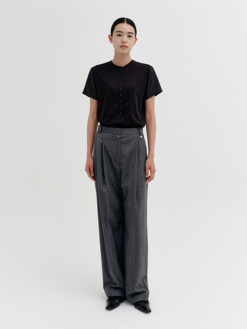 EENK Button-Up Round Neck T-shirt - Black
