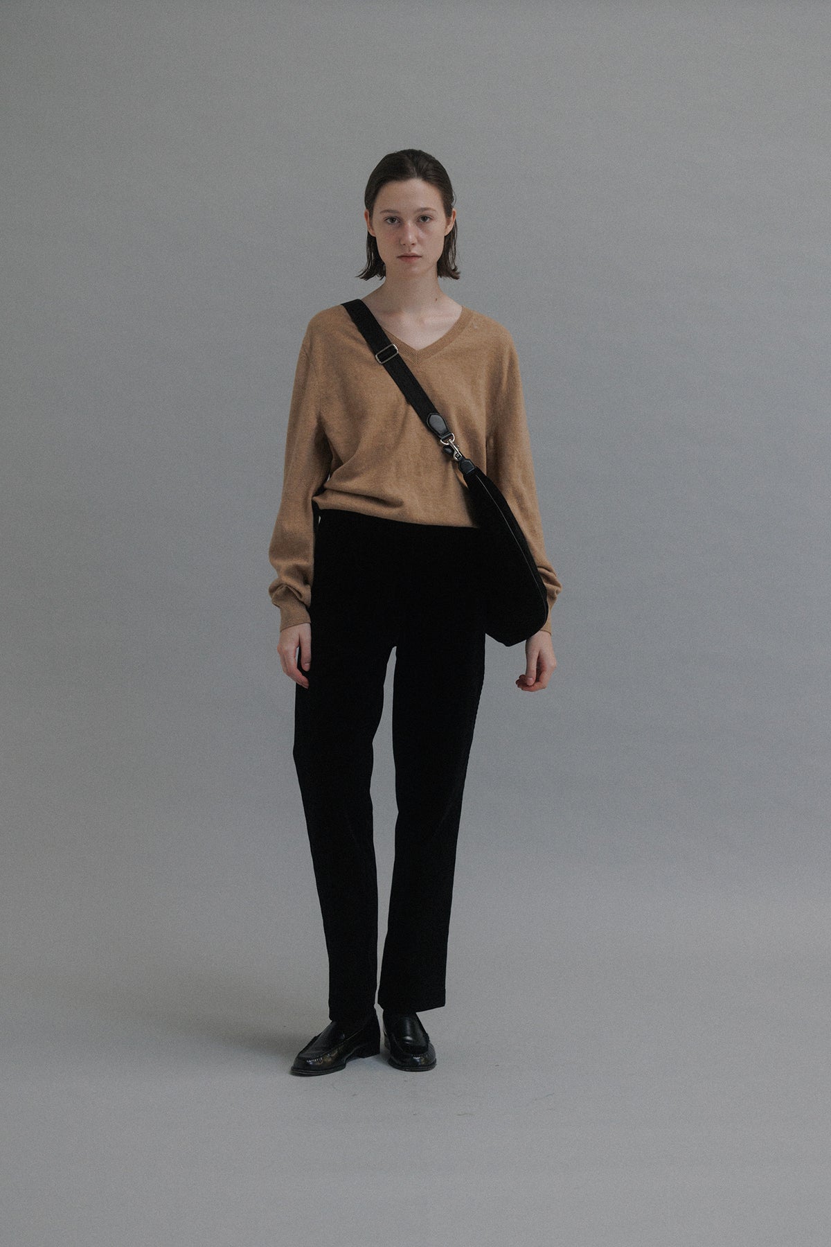 Nothing Written Balloon suede bag (Black)