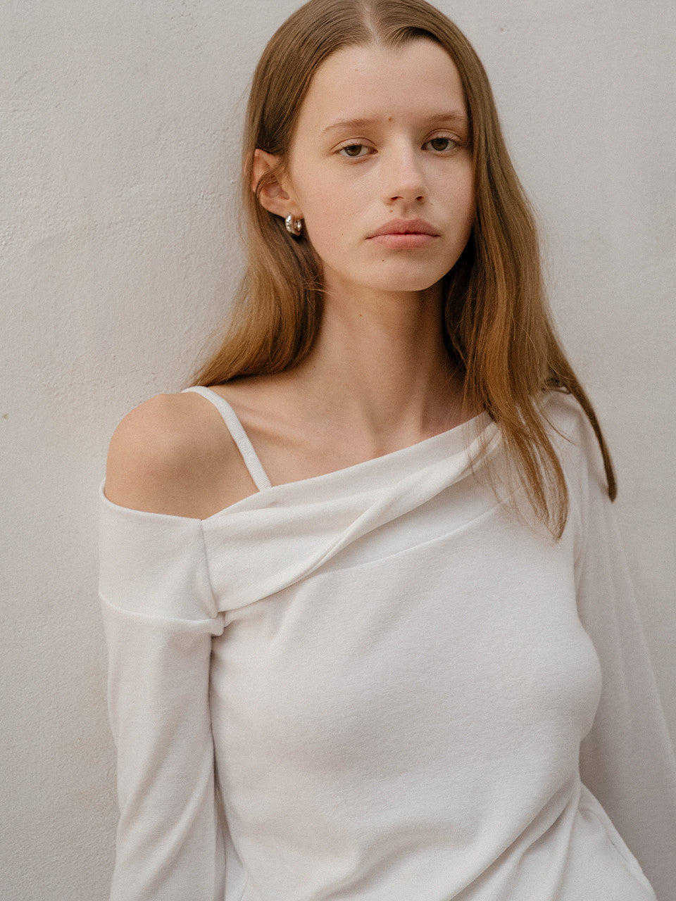 Tillidie Twisted off-shoulder top Ivory