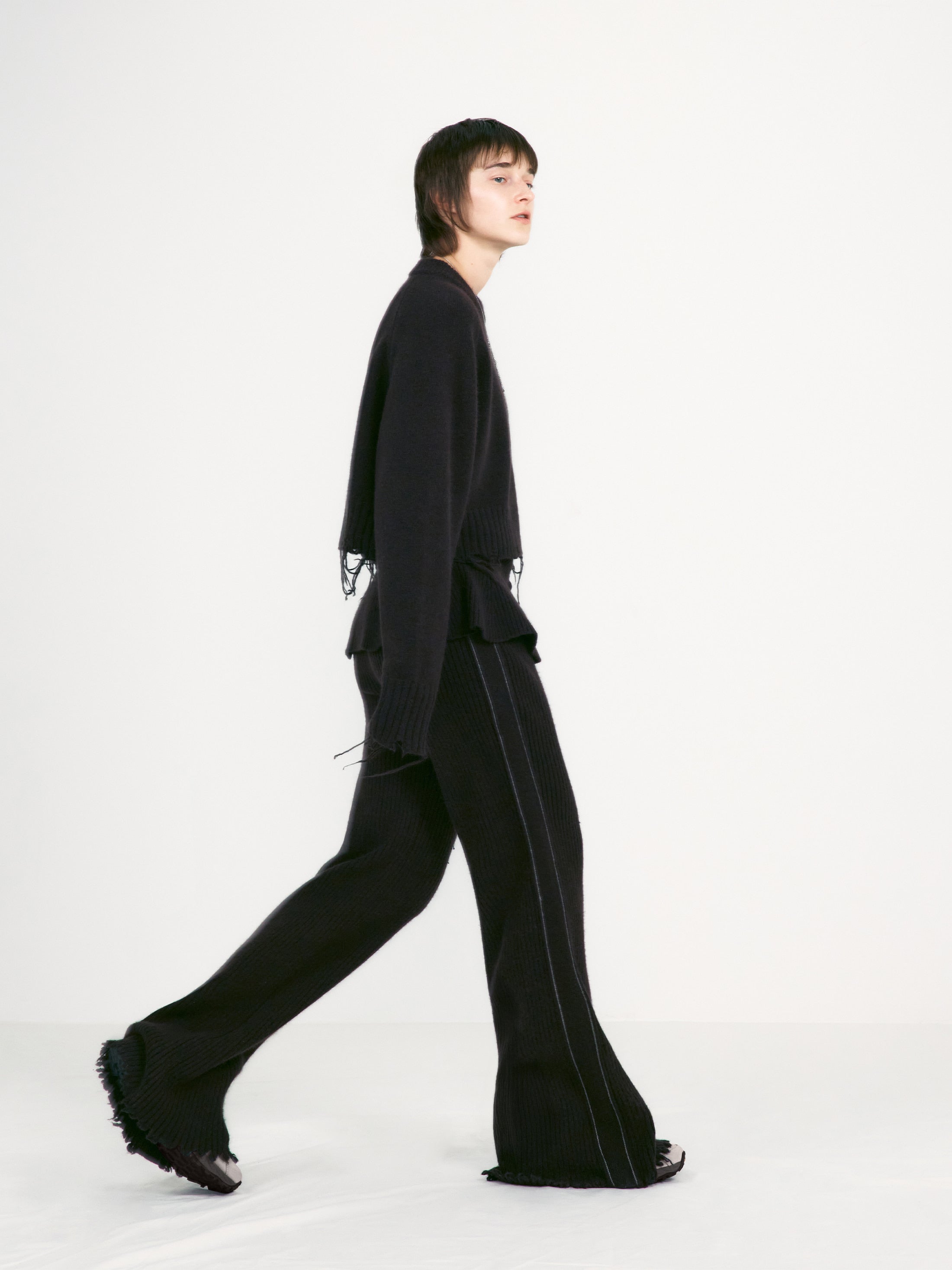 [low_classic] Damaged Knit Boot-Cut Pants
Brown