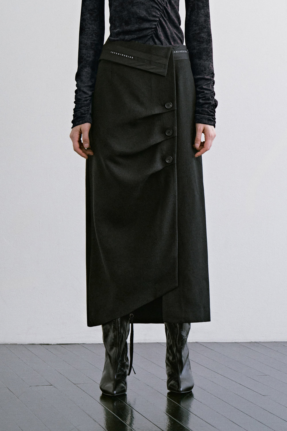 Treemingbird 3 Button H Line Long Skirt Black
