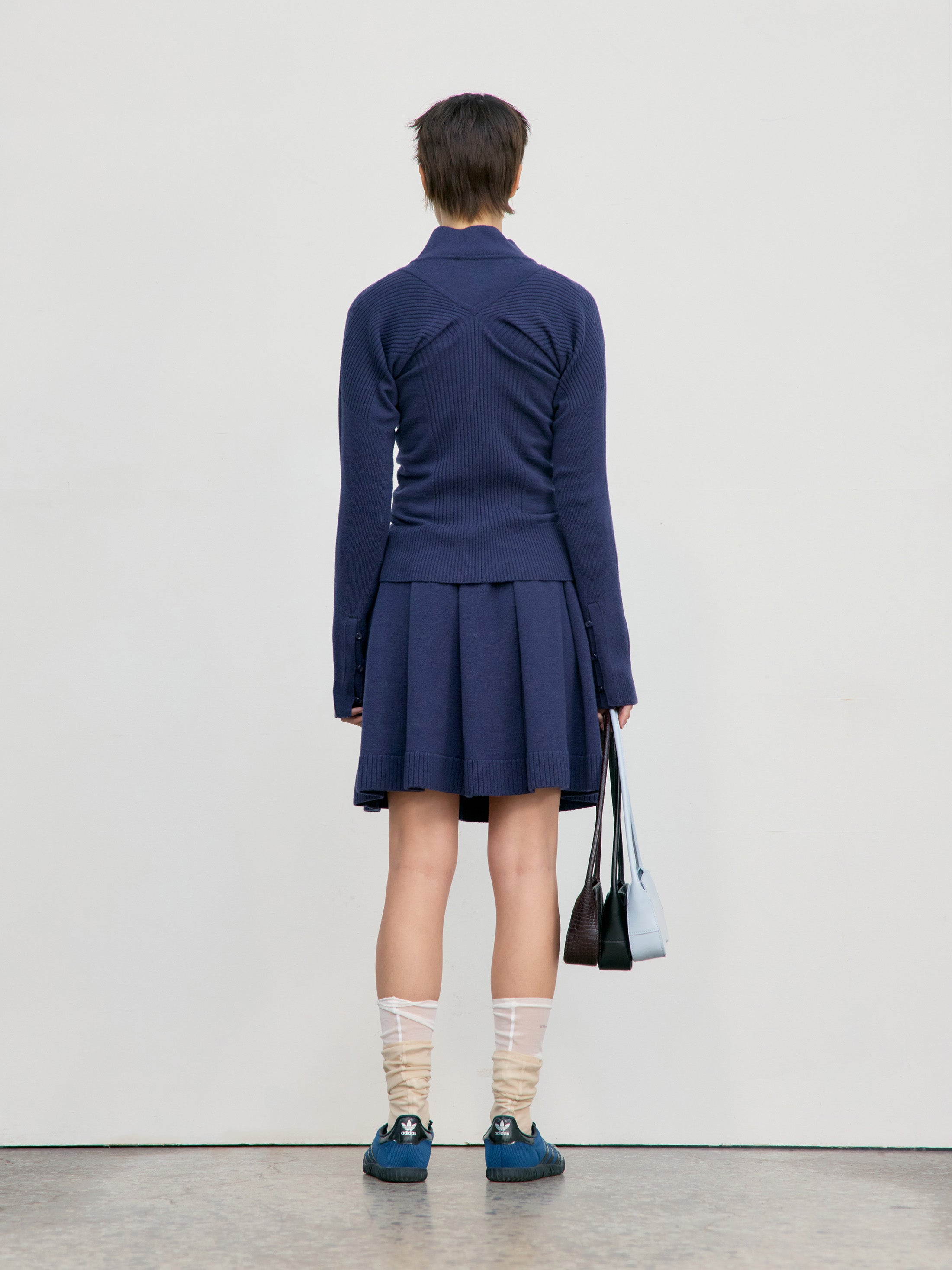 [low_classic] High Neck Knit Cardigan
Navy