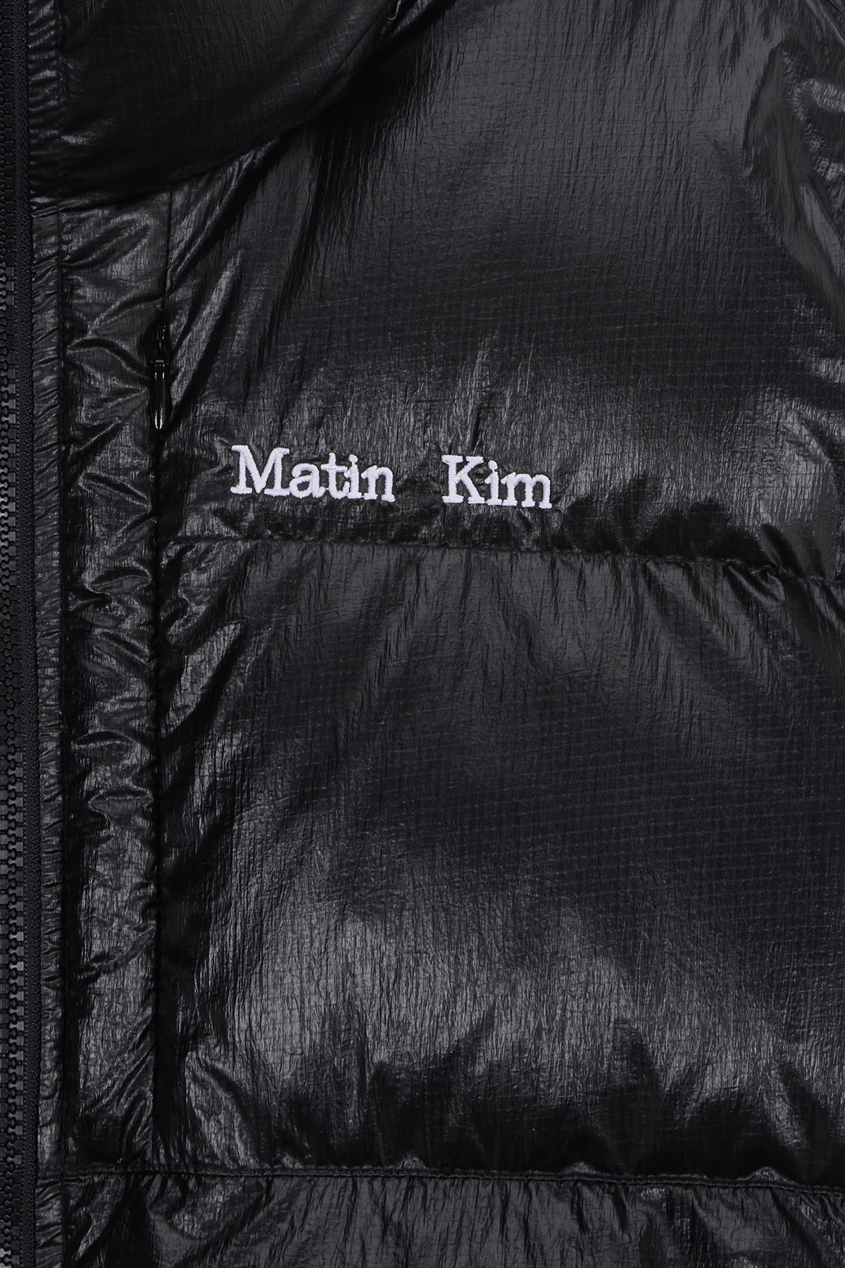 [matinkim] SMALL LOGO VOLUME DOWN JUMPER FOR MEN IN BLACK
