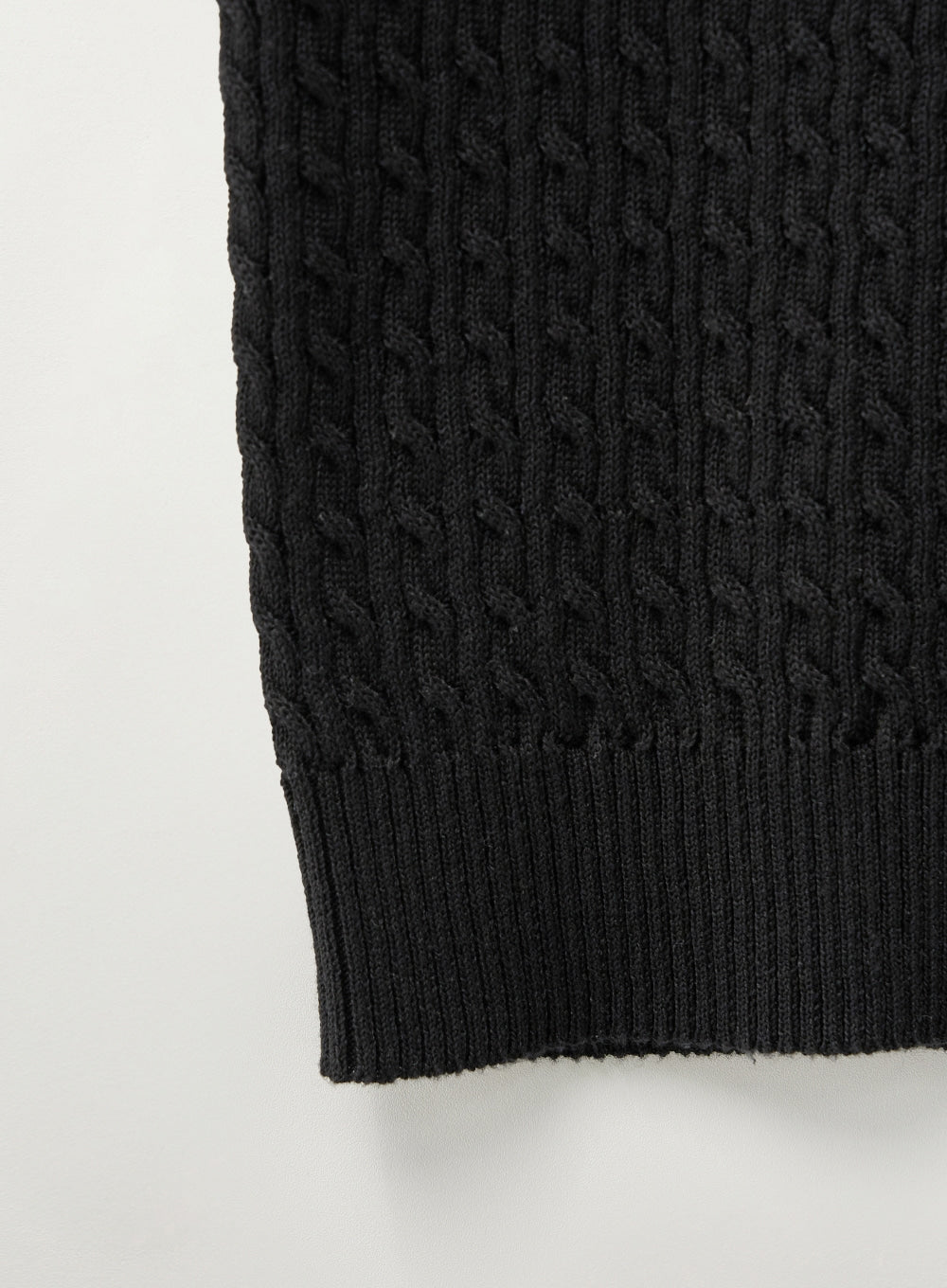 [satur] (W) Cable Knit Sleeveless Top - Black