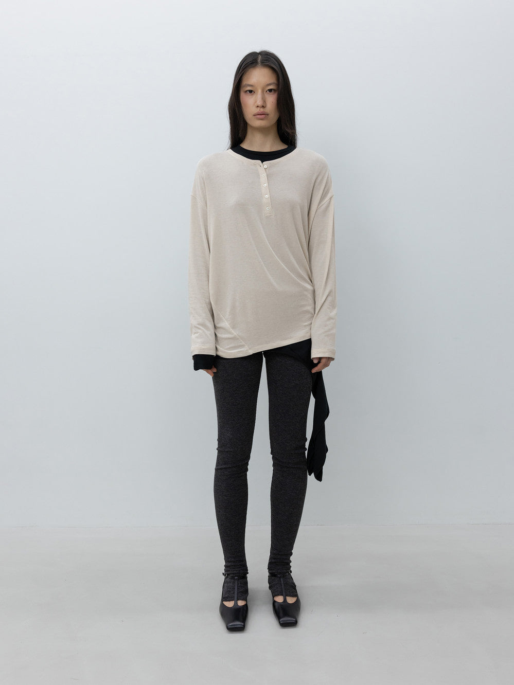 Low Classic Asymmetric Henley Neck Wool T-Shirt Beige