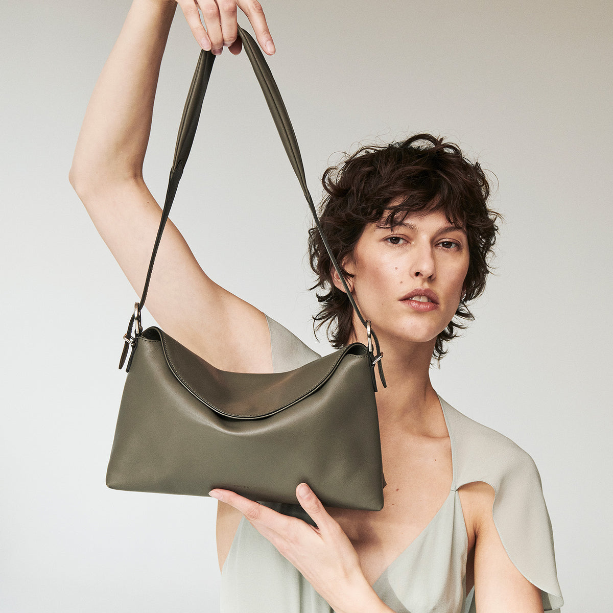 Vunque Halfmoon Aterre Shoulder S Ash Khaki