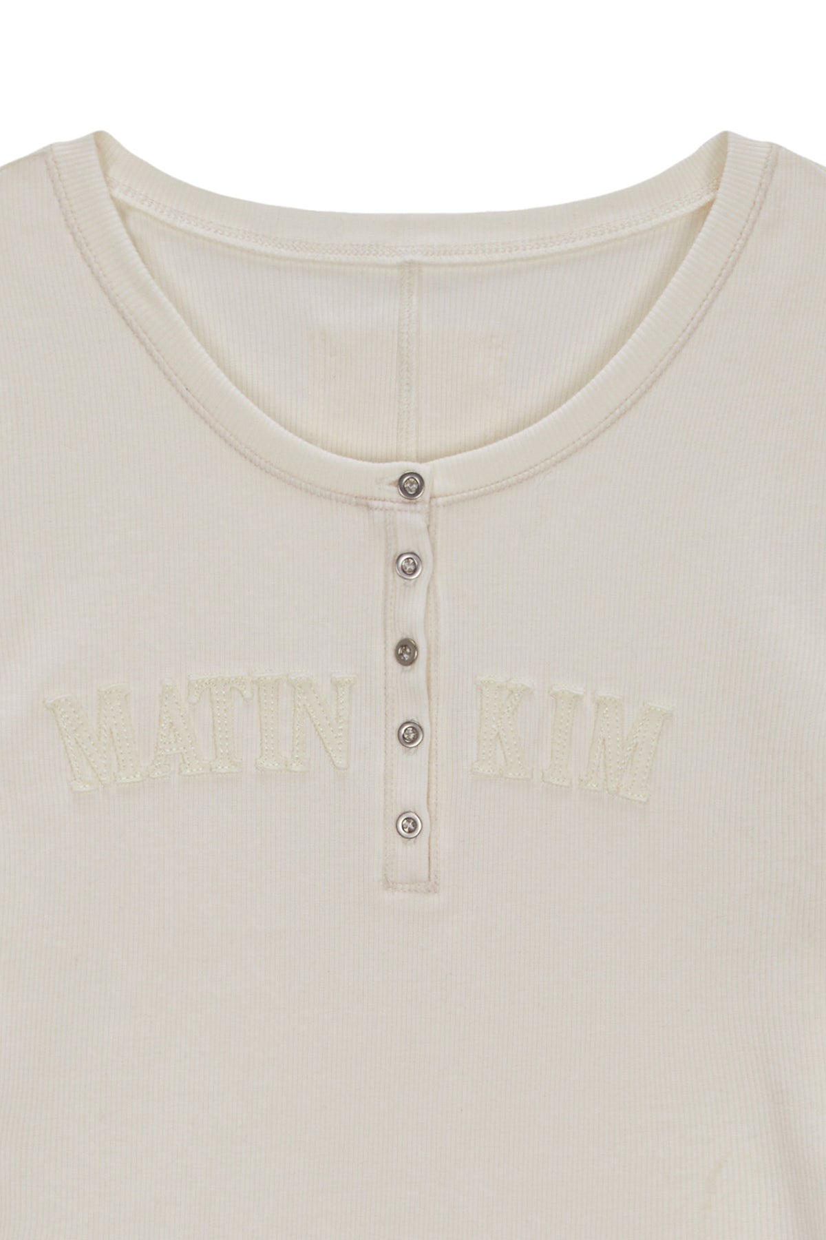 [matinkim] APPLIQUE LOGO HENLY NECK SLIM TOP IN IVORY