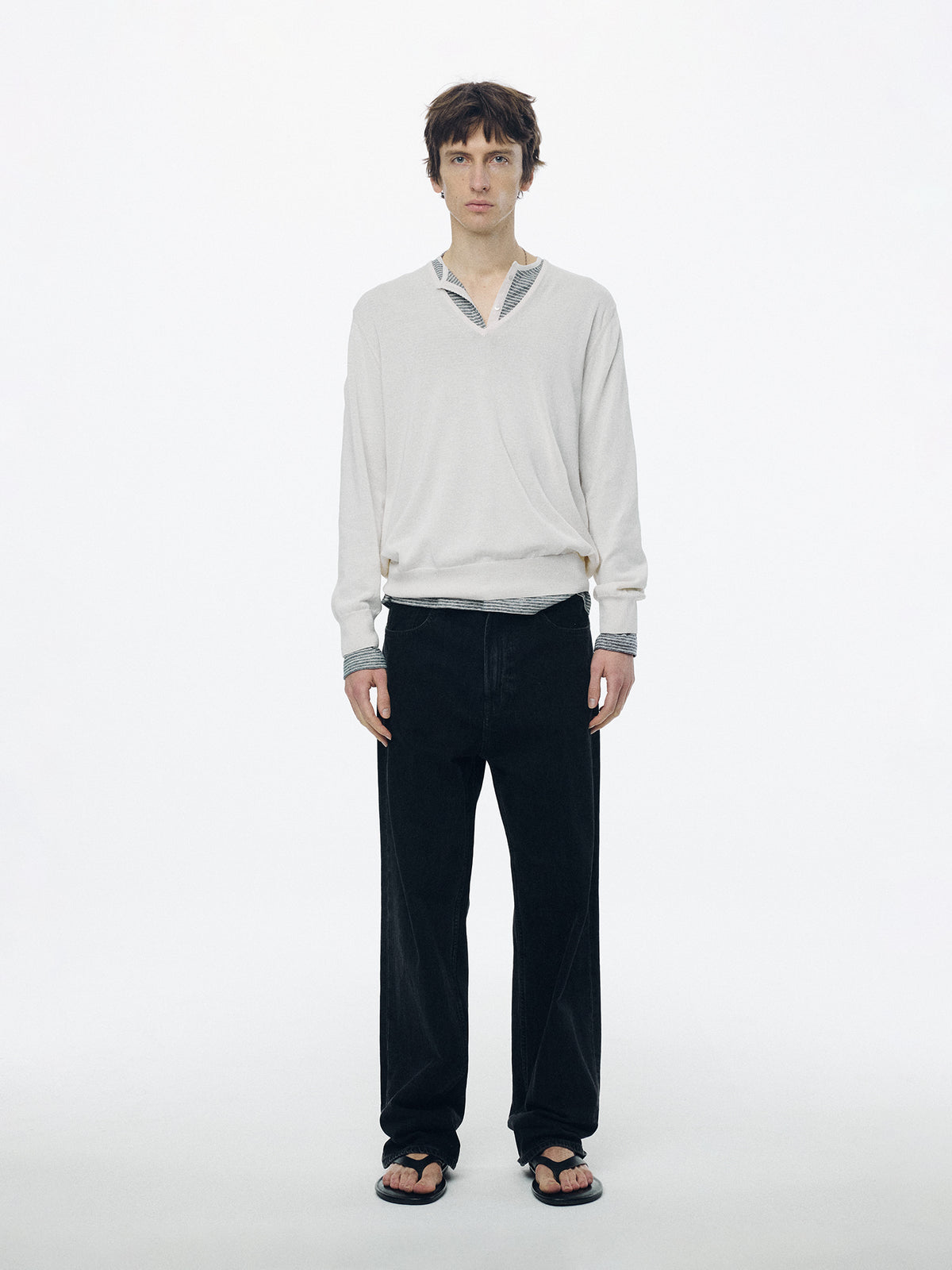 Nothing Written Ciao v-neck pullover (White, M)