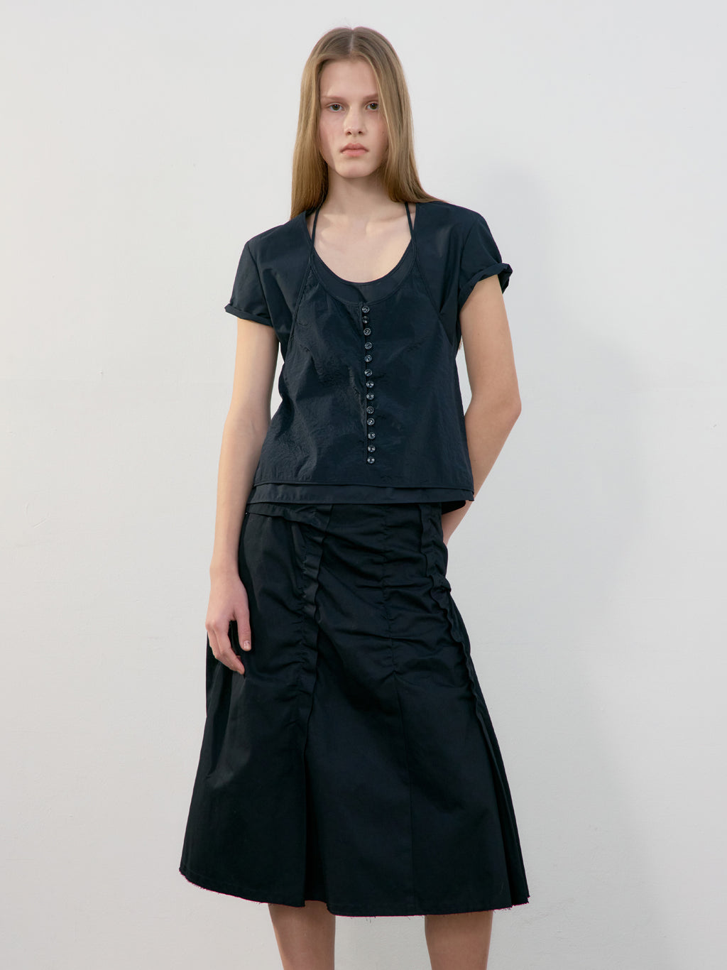 [low_classic] U-Neck Logo Blouse
Black