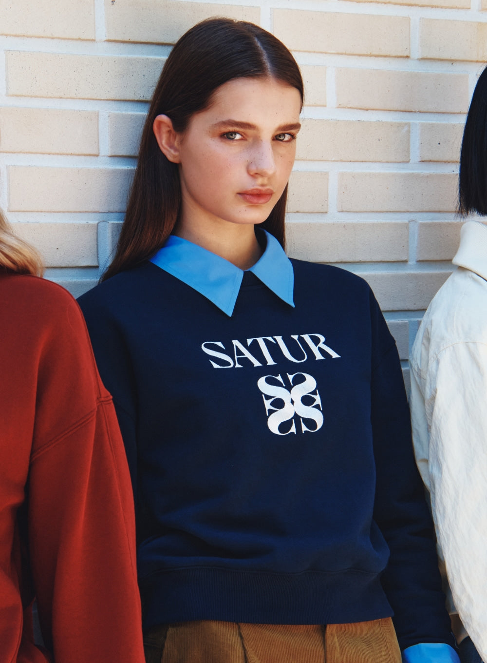 [satur] (W) Classic Logo Crop Sweatshirt - Navy