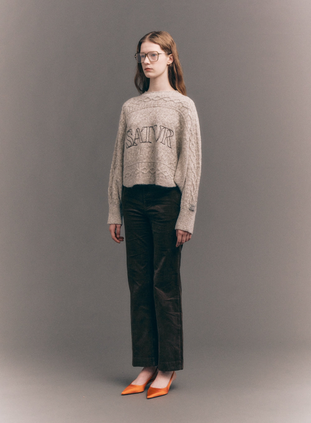 [satur] (W) Jacquard Crop Logo Knit - Brown