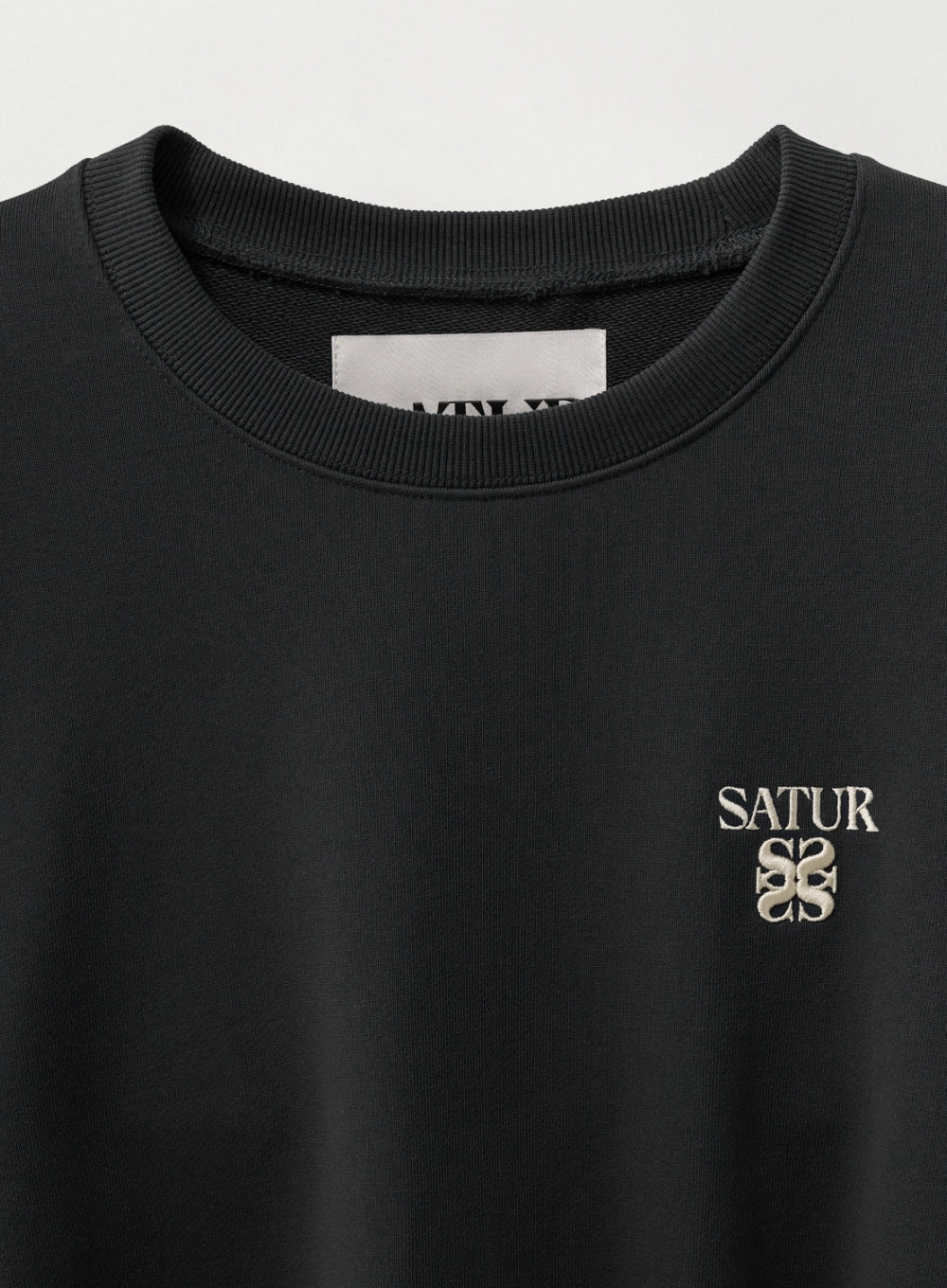 [satur] Loren Small Logo Basic Sweatshirt - Charcoal
