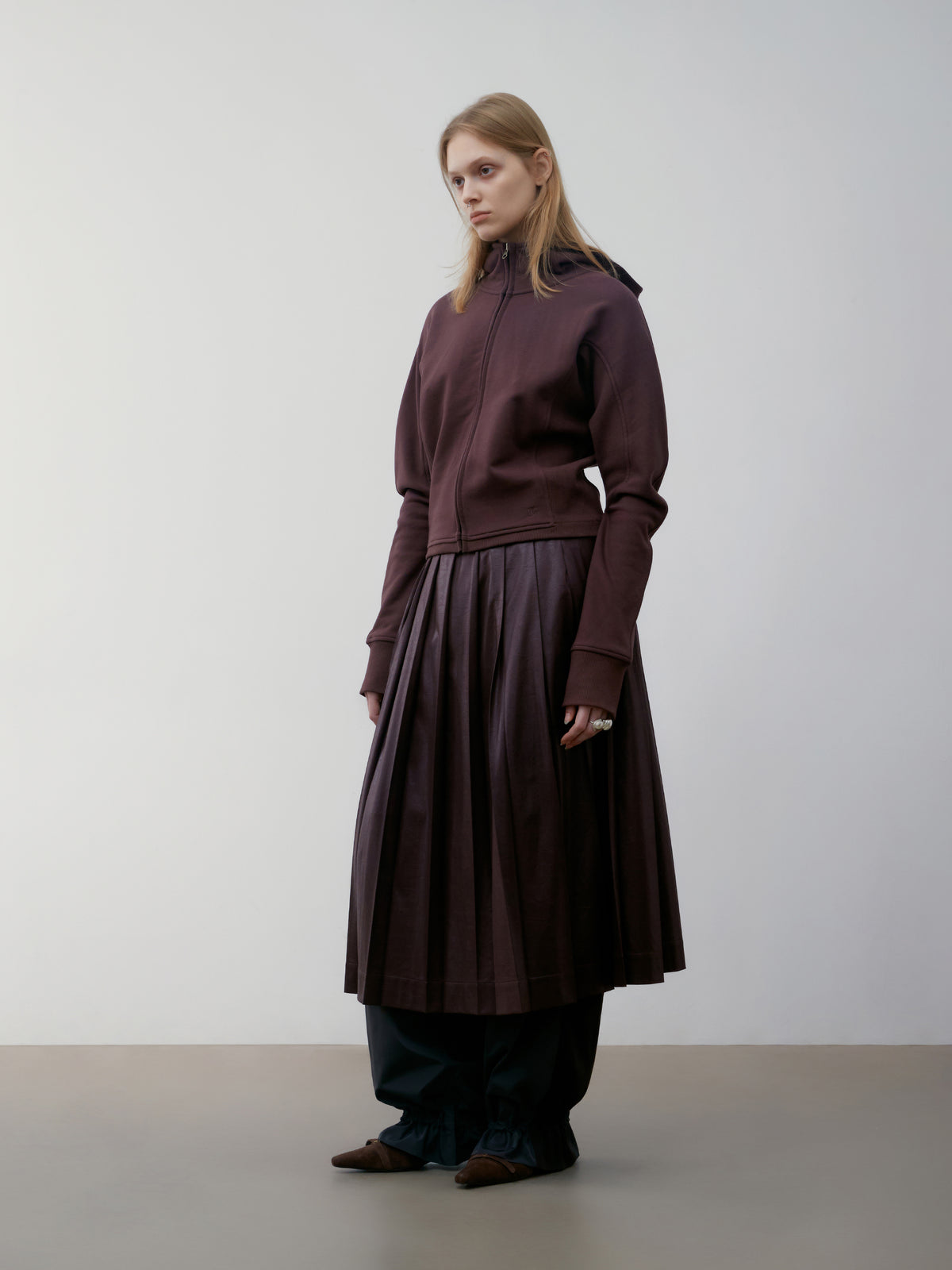 Low Classic Creased Pleated Skirt Burgundy