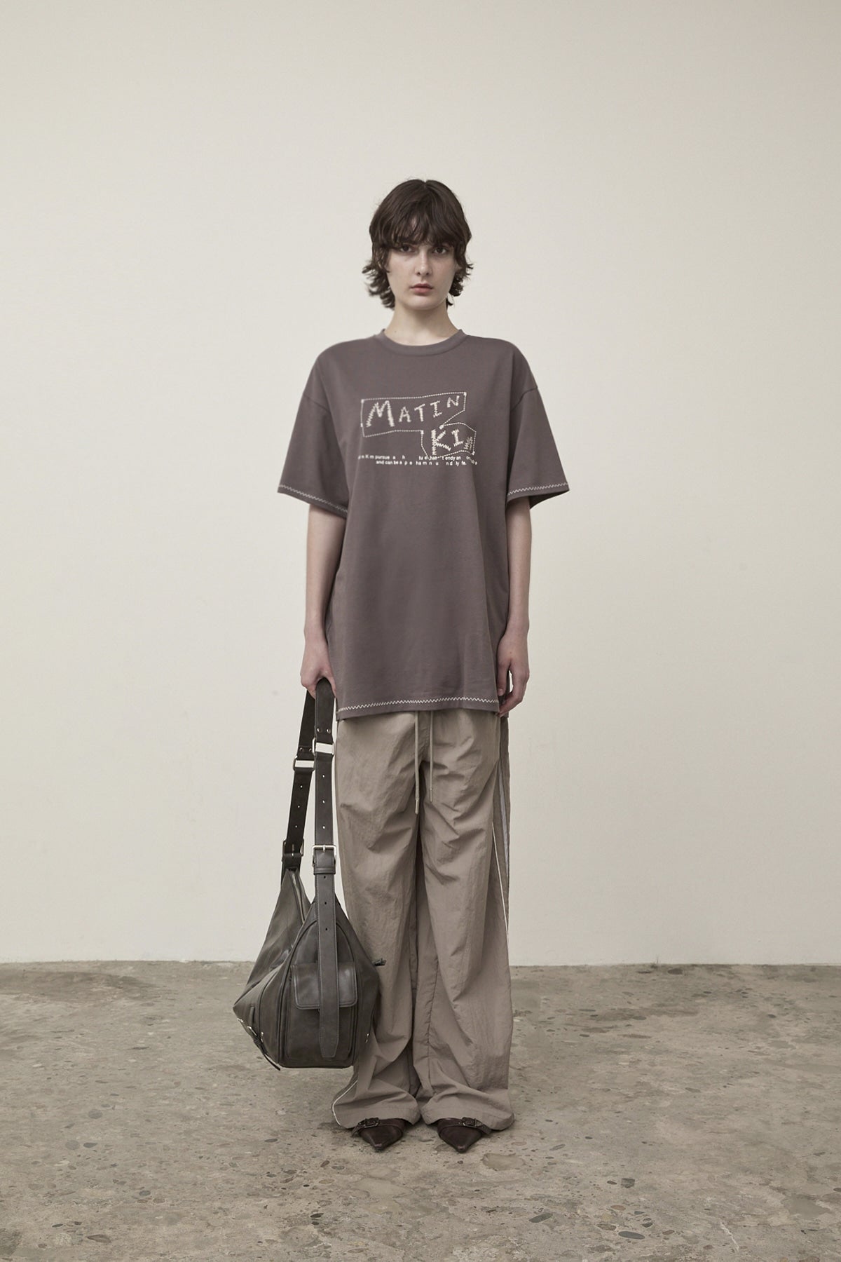 [matinkim] SIDE LOGO WIDE TRACK PANTS IN KHAKI