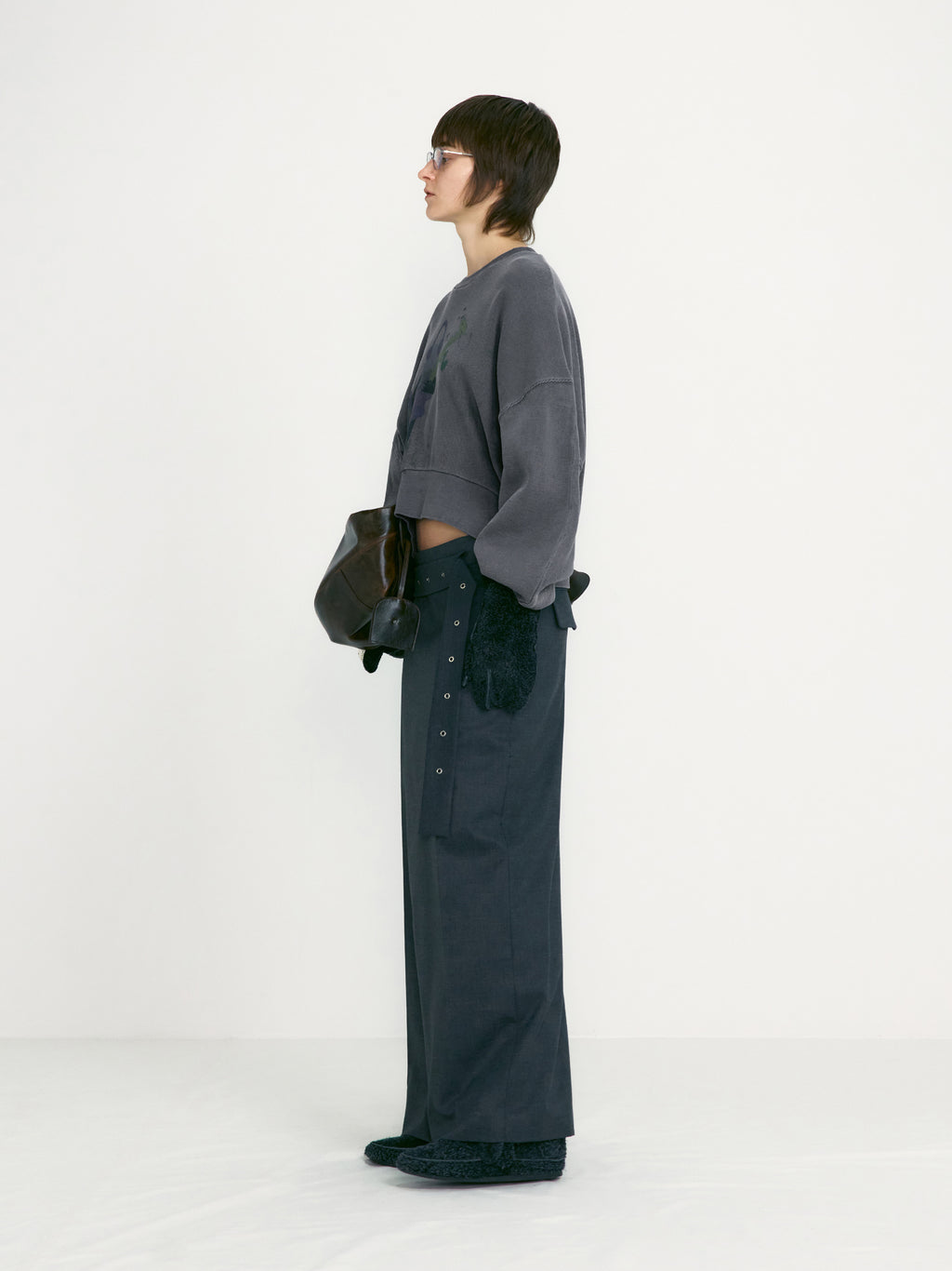 [low_classic] Washed Rockstar Cat Sweatshirt
Greyish Purple