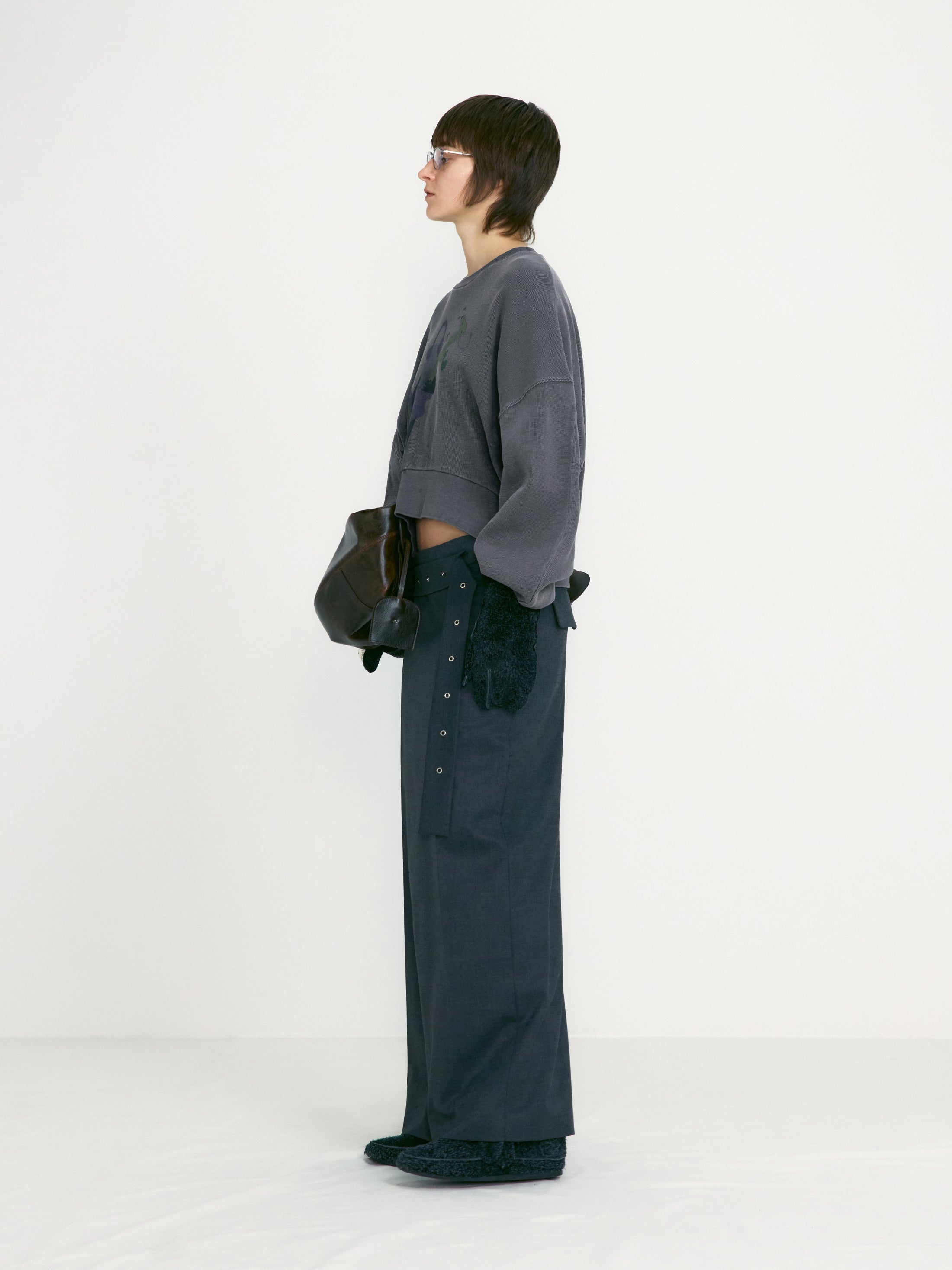 [low_classic] Washed Rockstar Cat Sweatshirt
Greyish Purple