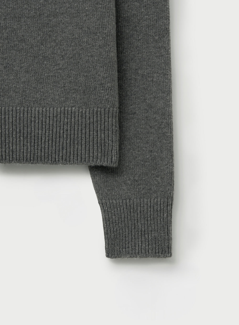 [satur] (W) Classic Turtle Neck Knit - Charcoal