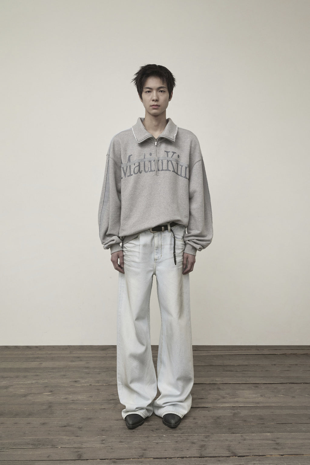 [matinkim] CUT OUT HALF ZIP SWEATSHIRT FOR MEN IN GREY