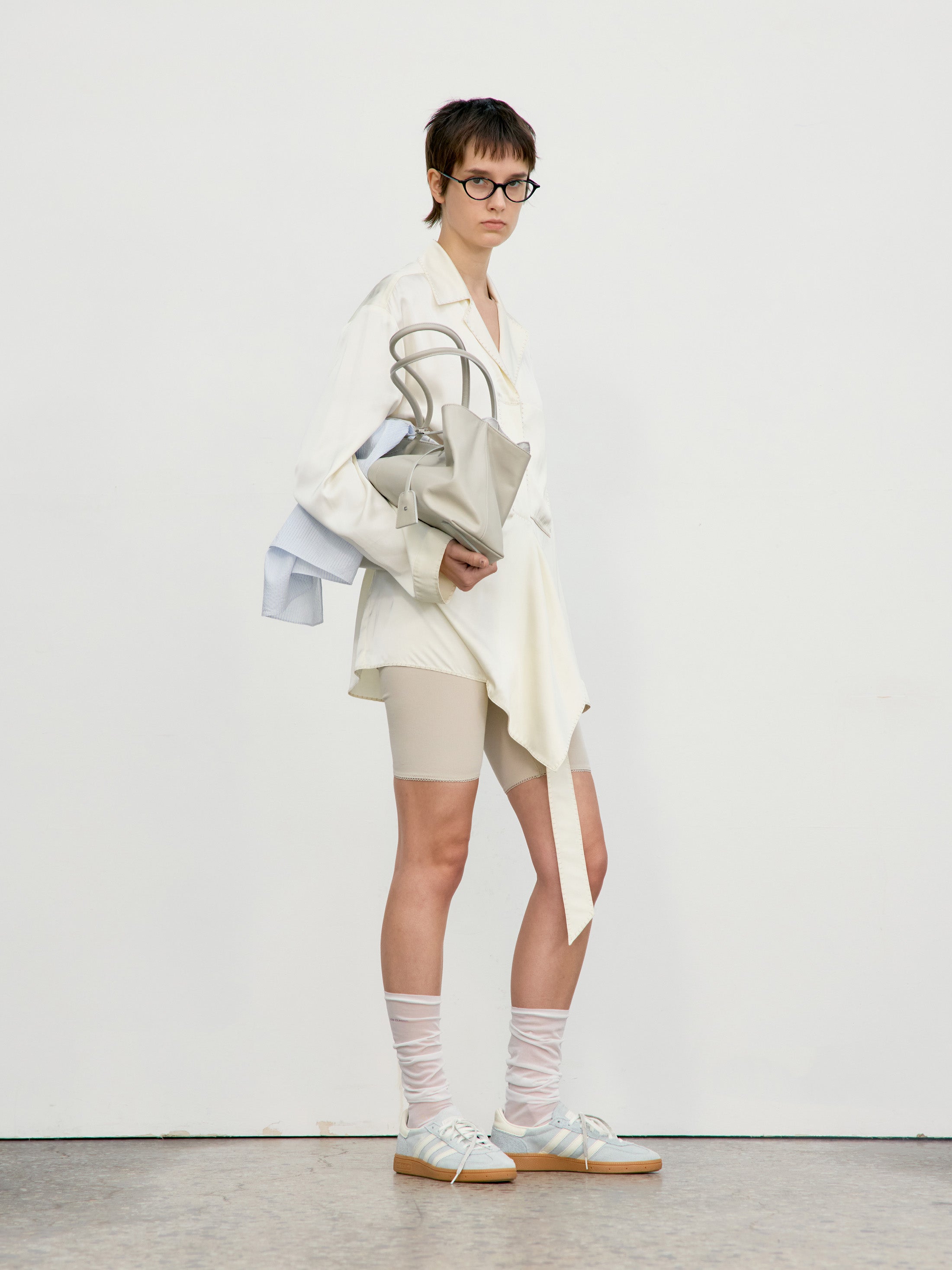 [low_classic] Satin Stitch Strap Shirt
Cream