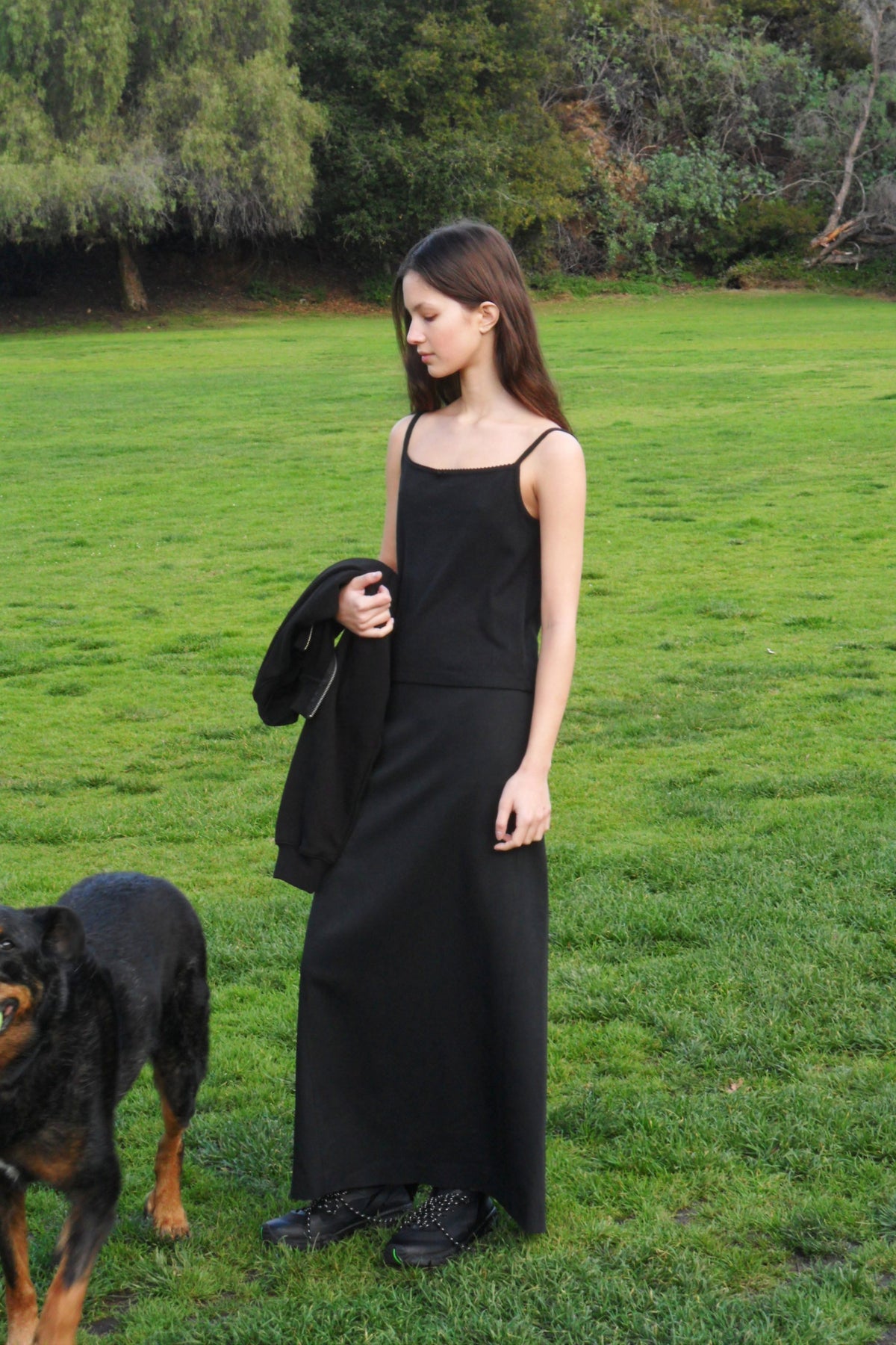 Low Classic Ribbon Pointed Sleeveless Black