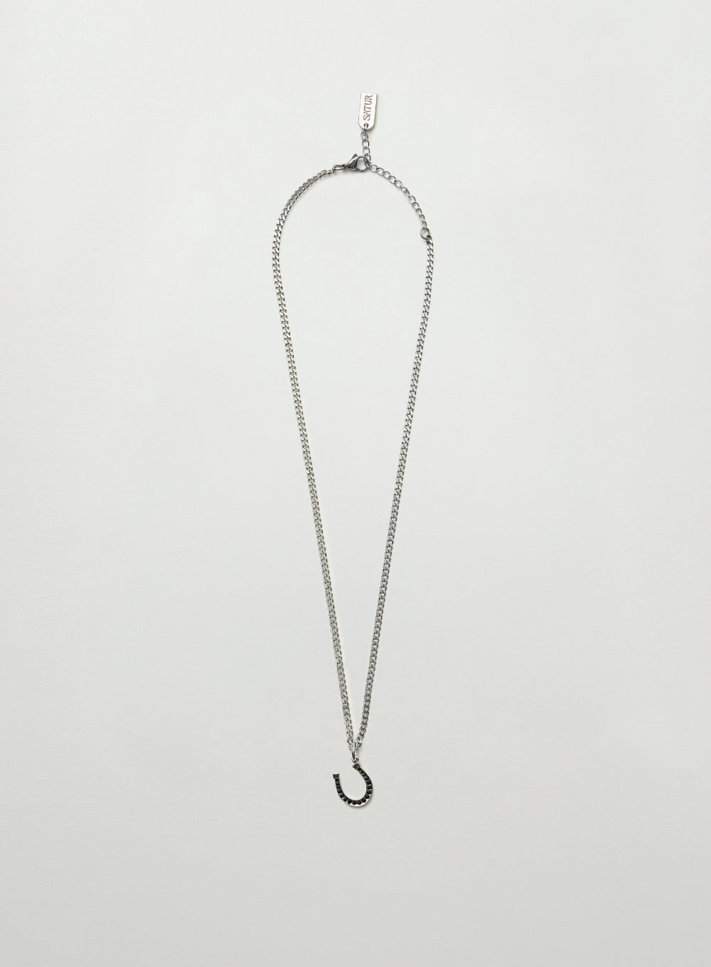 [satur] Lucky Horseshoe Necklace - Black