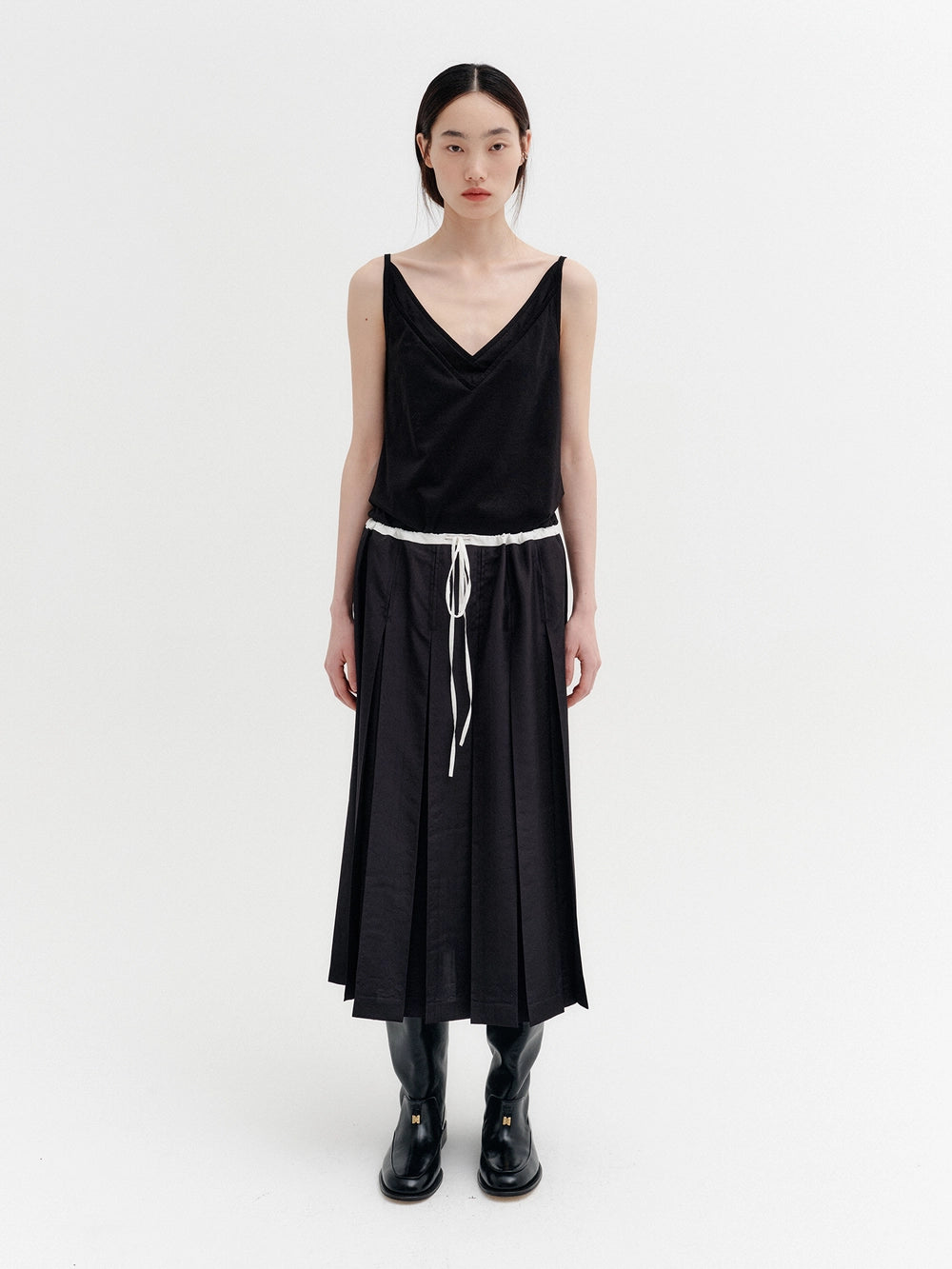 EENK Double V-Neck Panel Sleeveless Top - Black