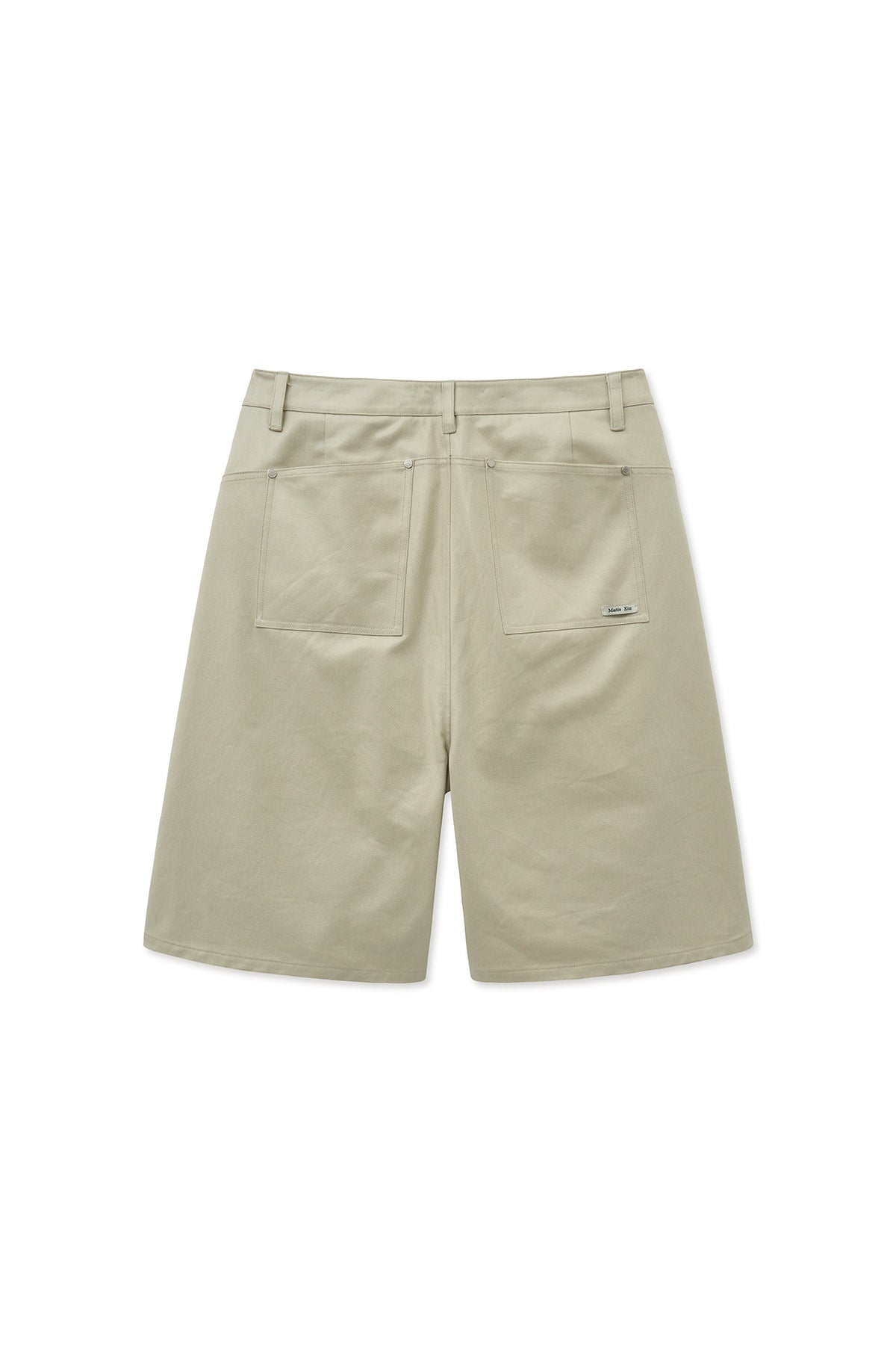 [matinkim] MATT COATING BERMUDA PANTS FOR MEN IN LIGHT BEIGE
