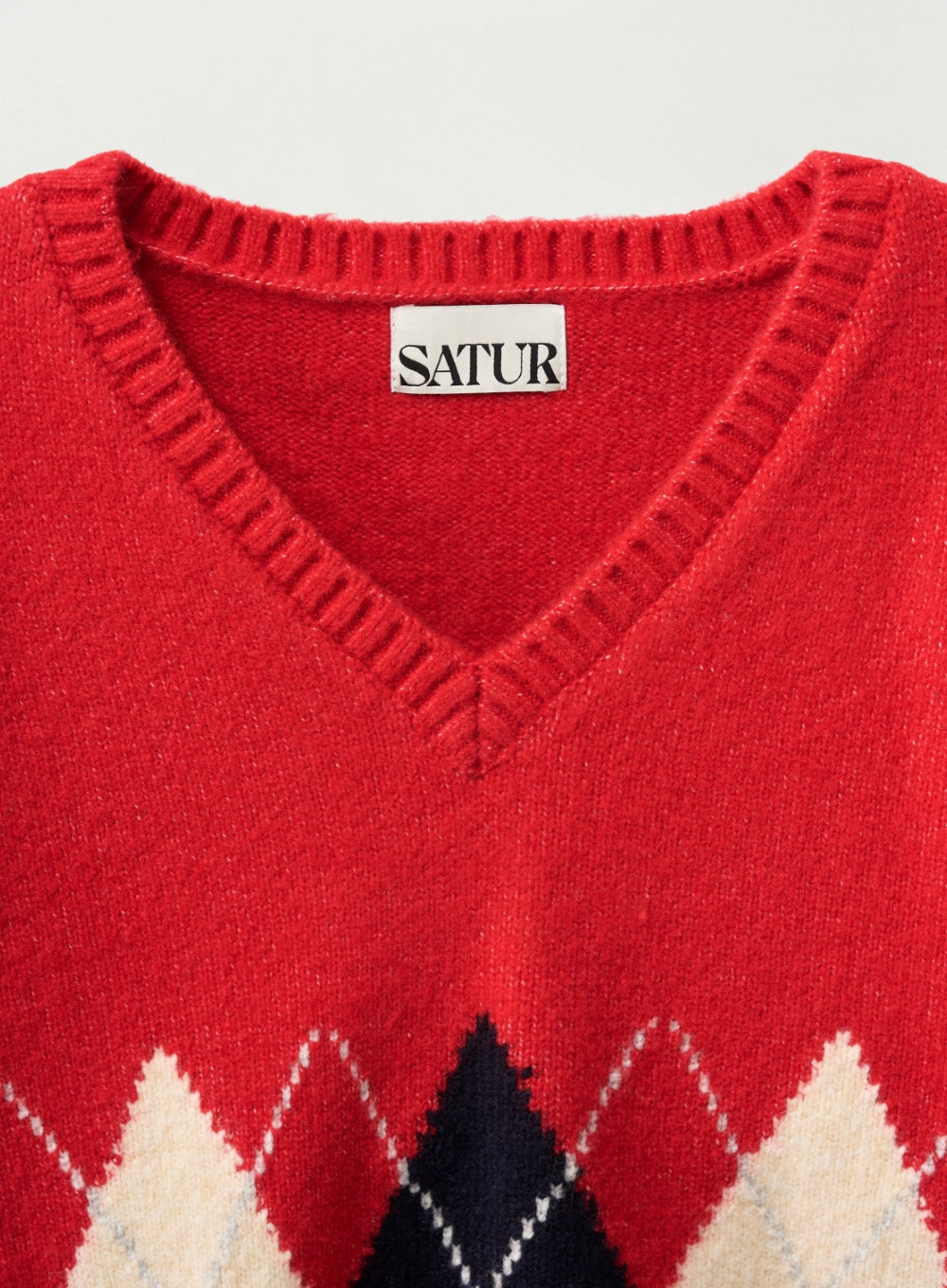[satur] (W) Argyle V-Neck Pullover Knit - Red