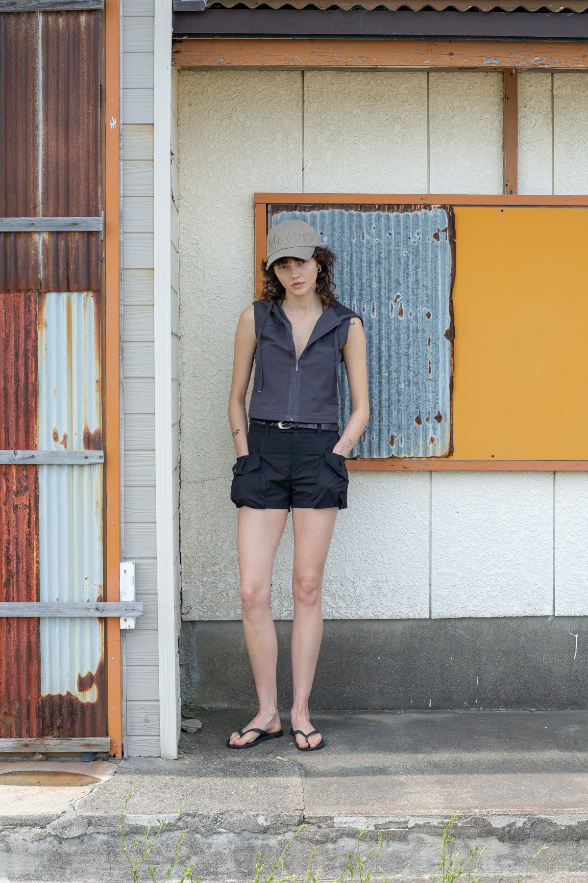 [matinkim] BIG POCKET VOLUME SHORTS IN BLACK