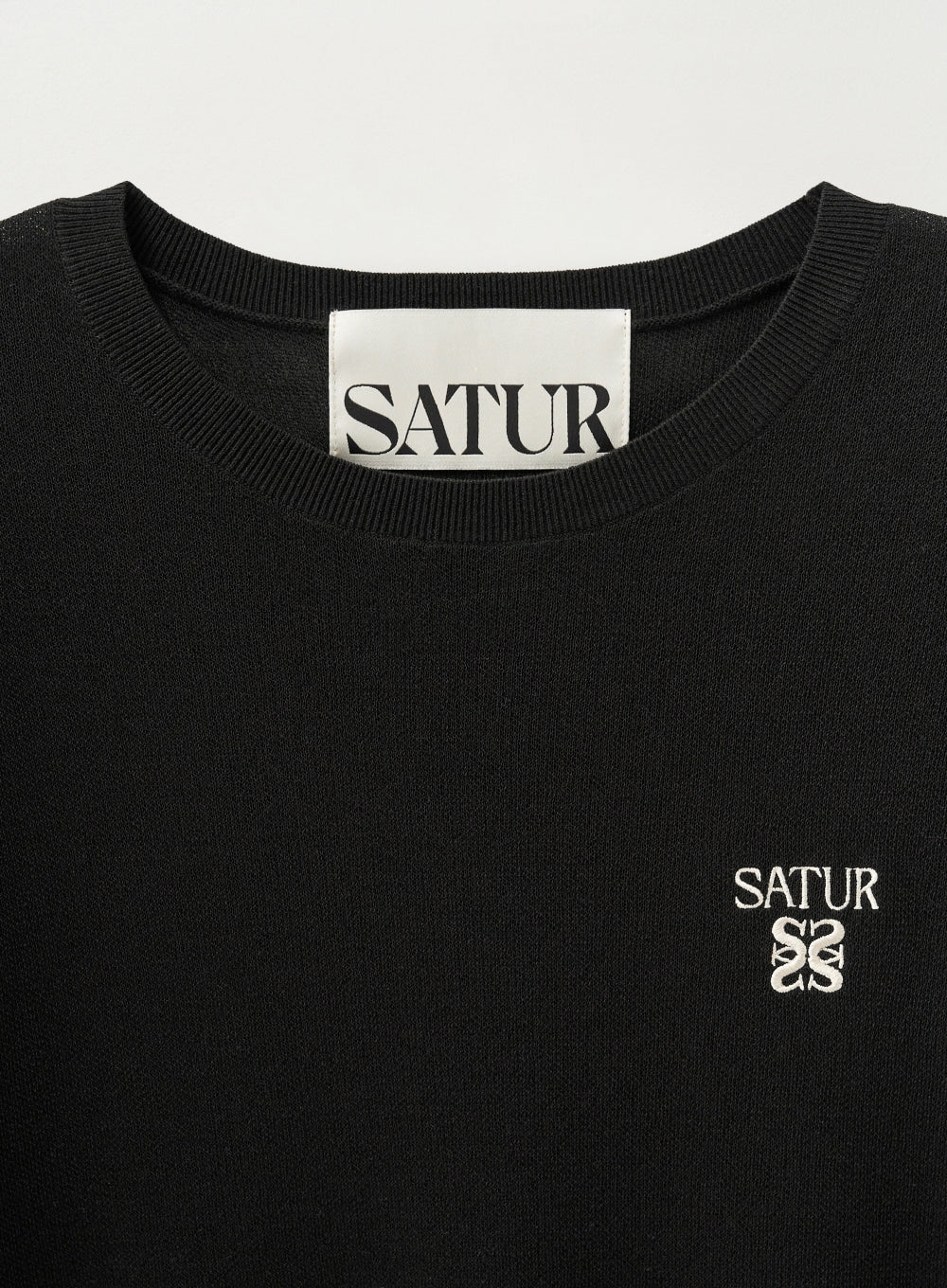 [satur] (W) Light Weight Crew Neck Half Knit - Black