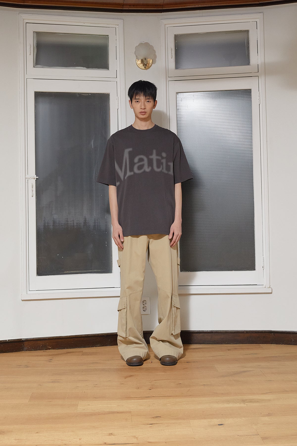 [matinkim] OUT POCKET COTTON CARGO PANTS FOR MEN IN DARK BEIGE