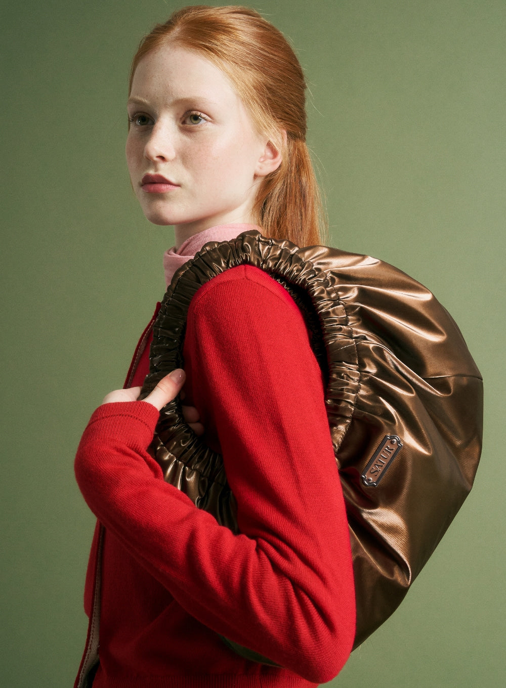 [satur] Scrunchie Medium Shoulder Bag - Brown